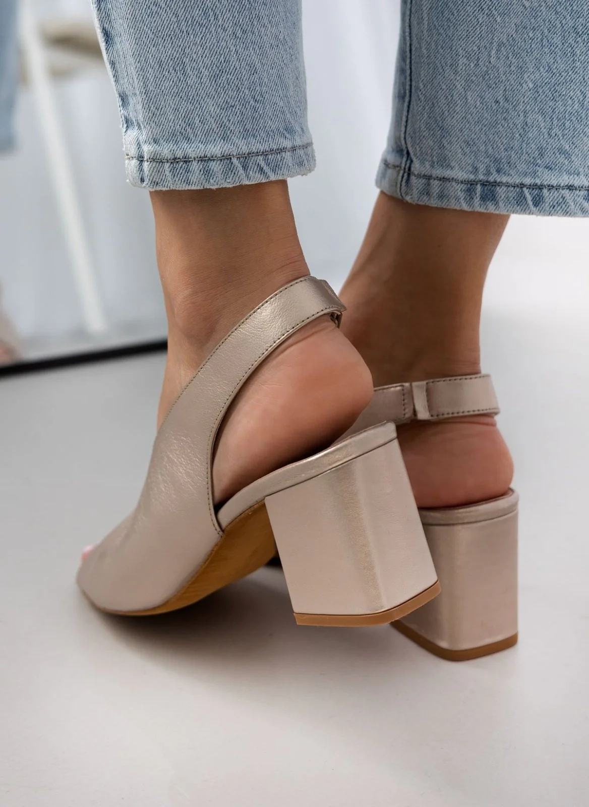 Άνετα πέδιλα peep toe - Άμμου - Image 9