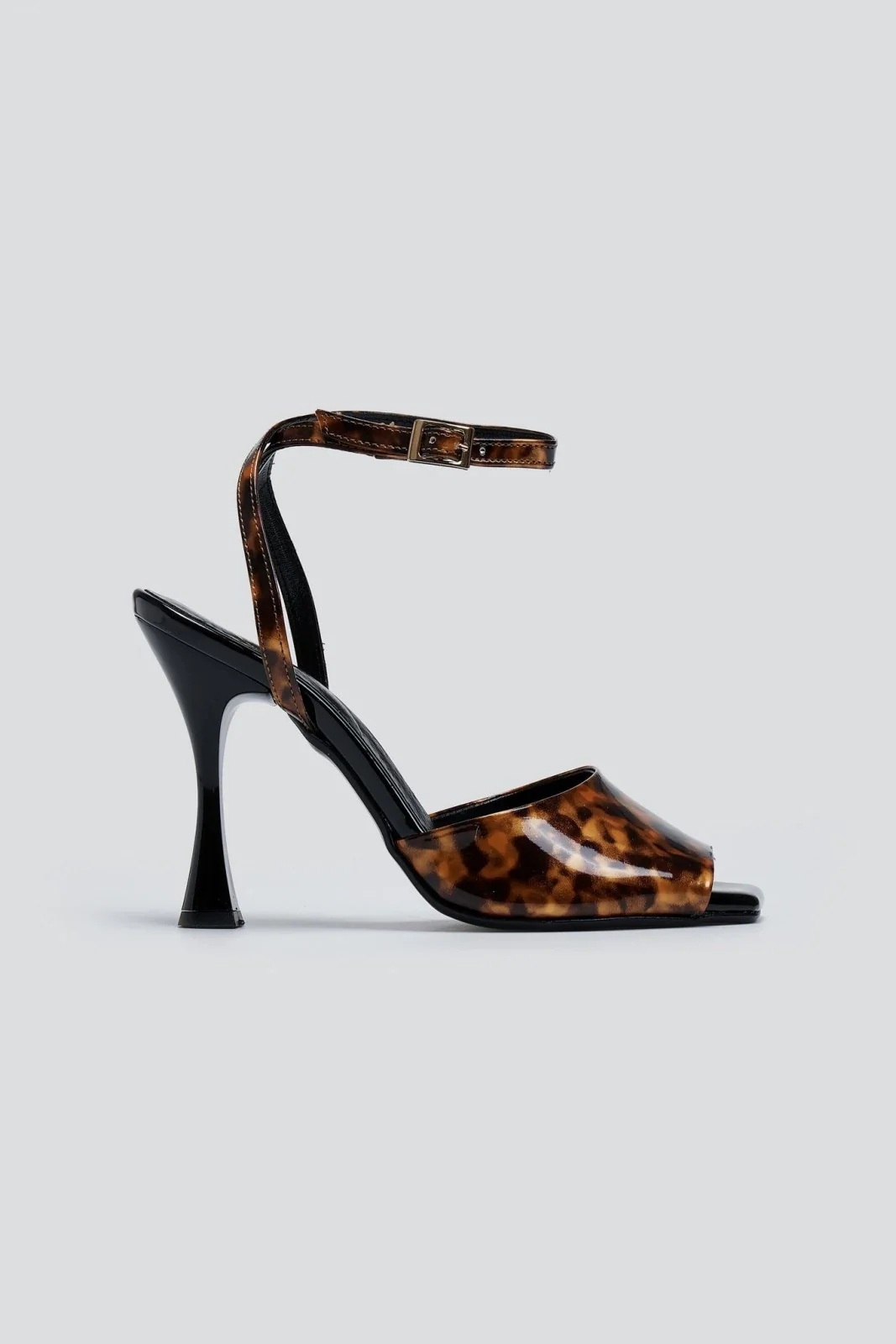 Πέδιλα με λουράκι στον αστράγαλο με σχέδιο ταρταρούγας - Κάμελ - Image 3