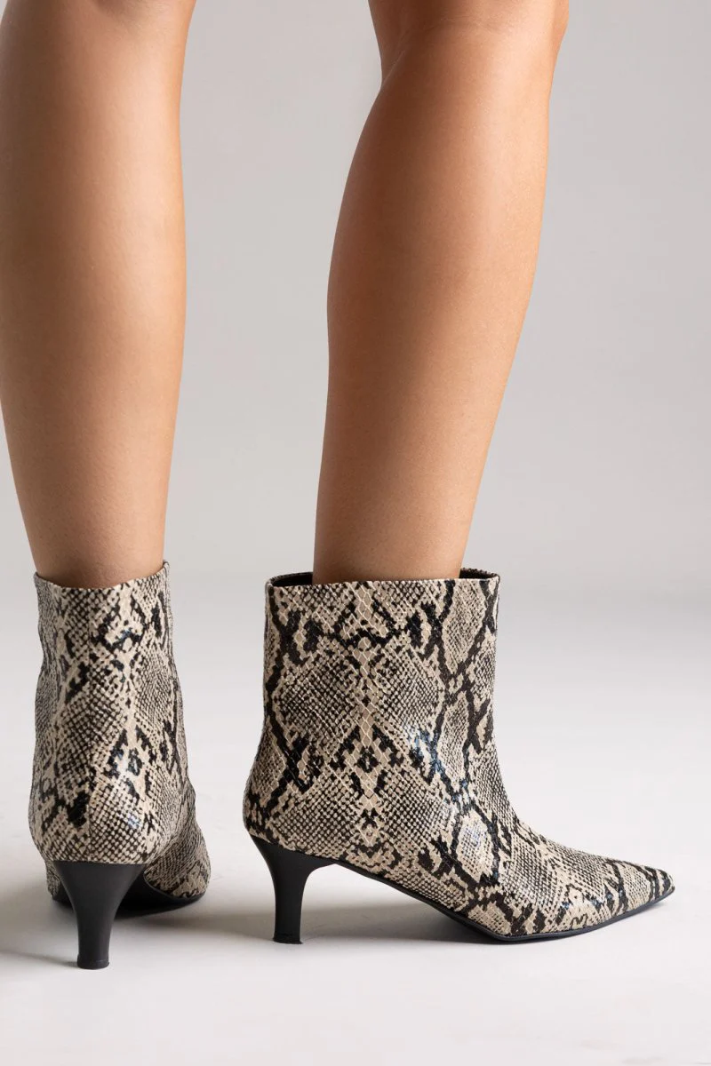 Μποτάκια Αστραγάλου Snake Print - Ελεφαντόδοντο Μαύρο Snake Print - Image 6