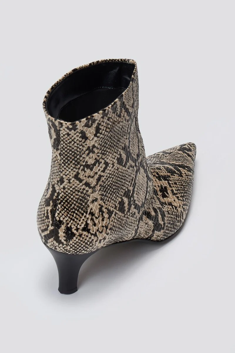Μποτάκια Αστραγάλου Snake Print - Ελεφαντόδοντο Μαύρο Snake Print - Image 7