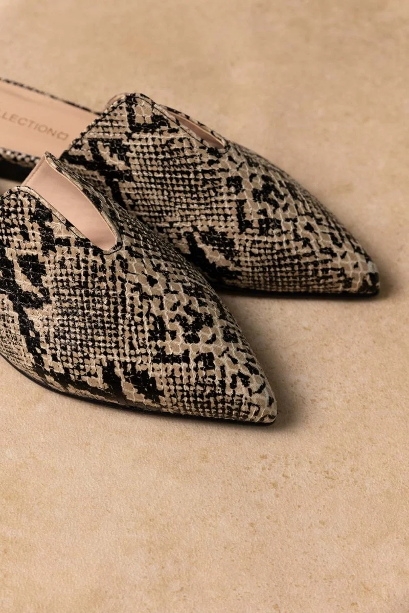 Μυτερά Mules - Ελεφαντόδοντο Μαύρο Snake Print - Image 2