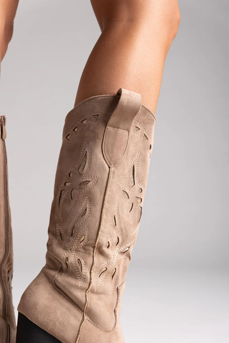 ERYNN Cowboy Μπότες - Taupe Suede - Image 4