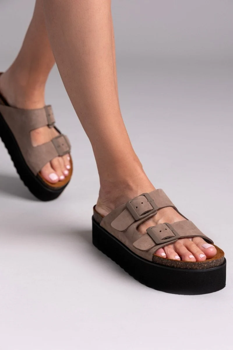 Σανδάλια flatforms nubuck - Τάουπε
