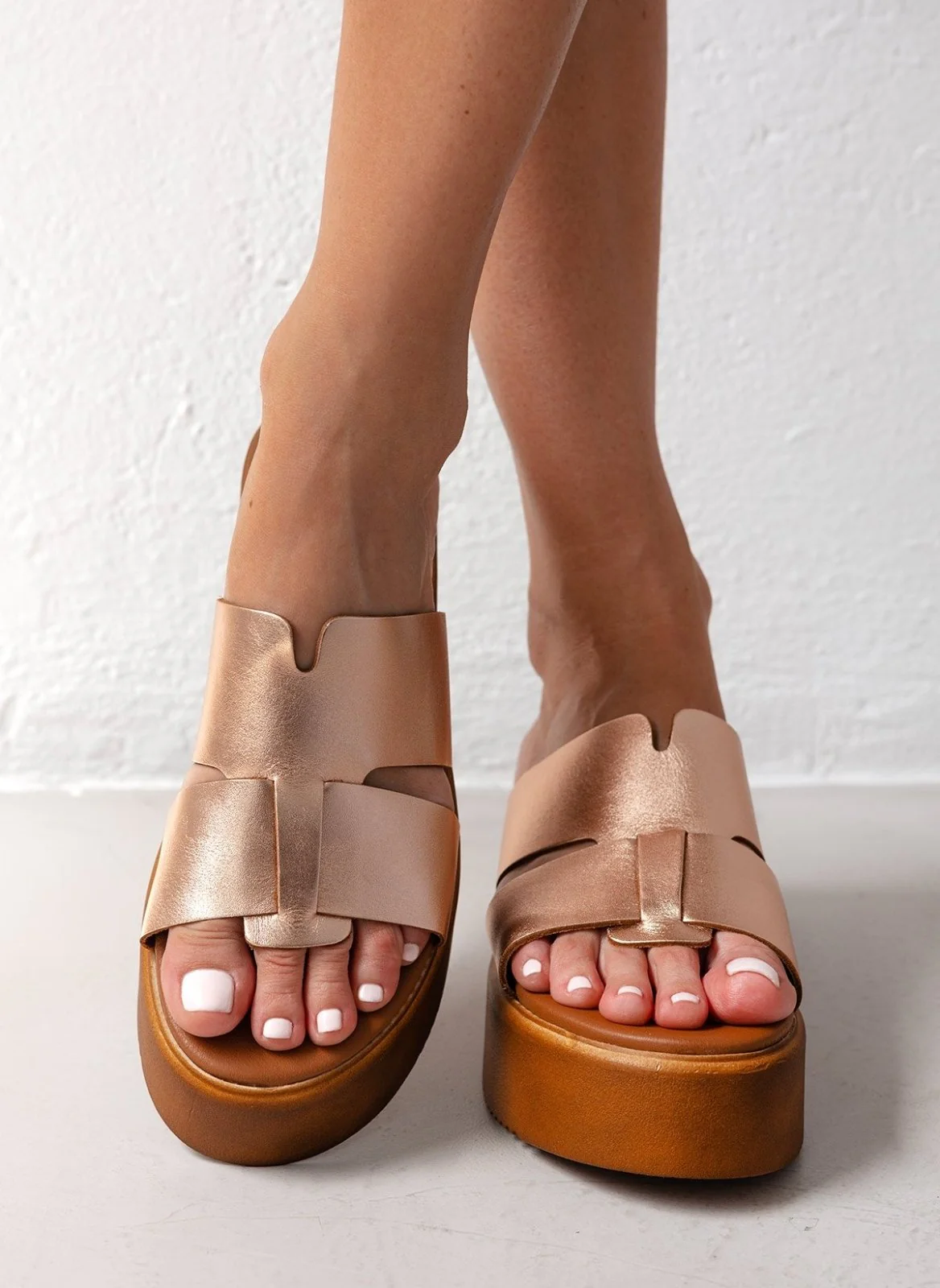 Δερμάτινα flatforms με ανοίγματα - Χαλκός - Image 8