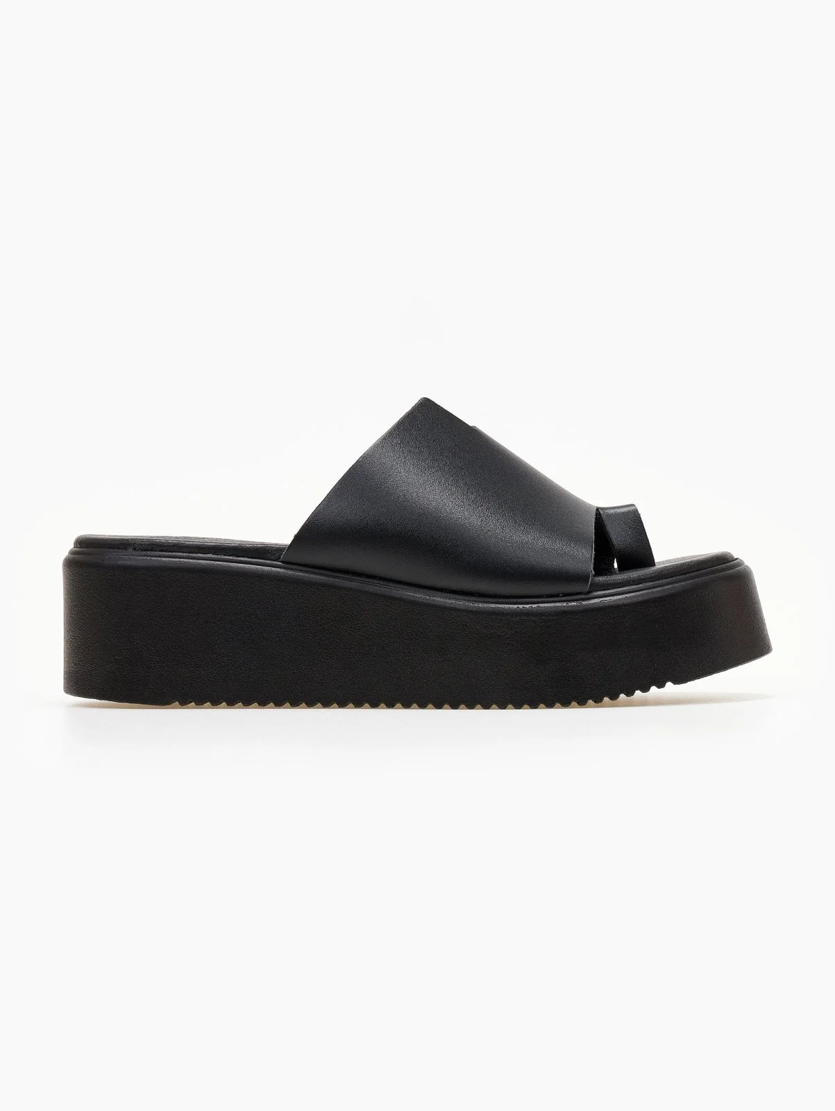 Δερμάτινα flatform με ασύμμετρη φάσα - Μαύρο - Image 4