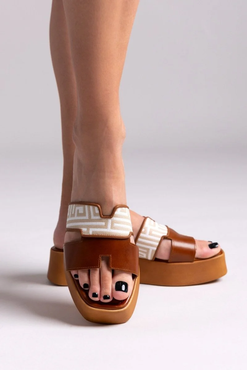 Δερμάτινα σανδάλια flatform - Ταμπά - Image 7