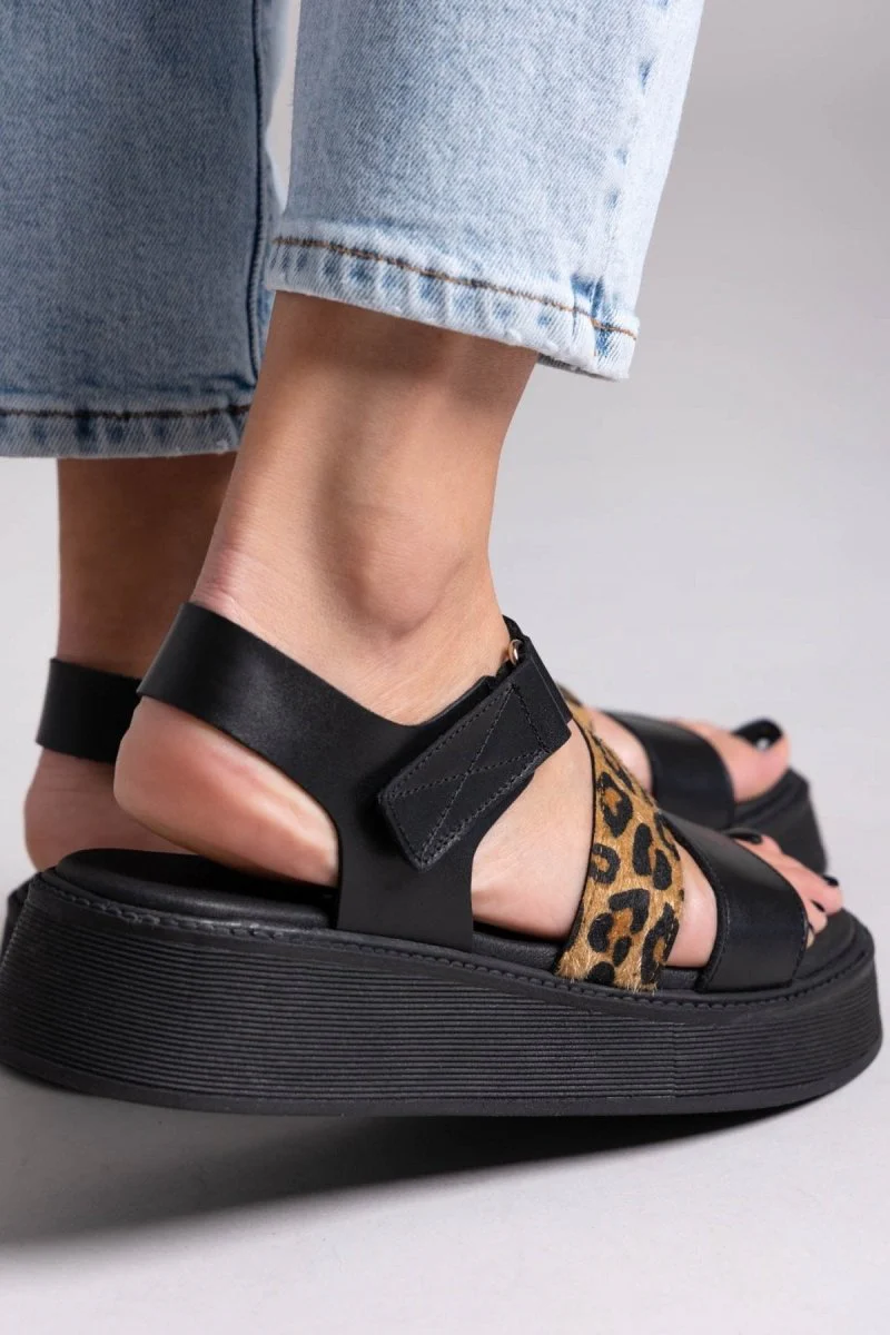Δερμάτινα flatform με velcro - Μαύρο - Image 6