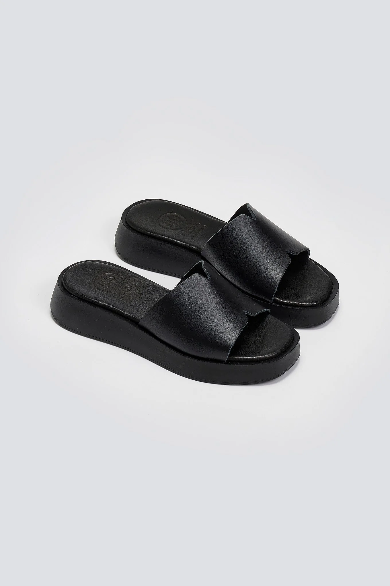 Δερμάτινα σανδάλια flatform- Μαύρο - Image 7