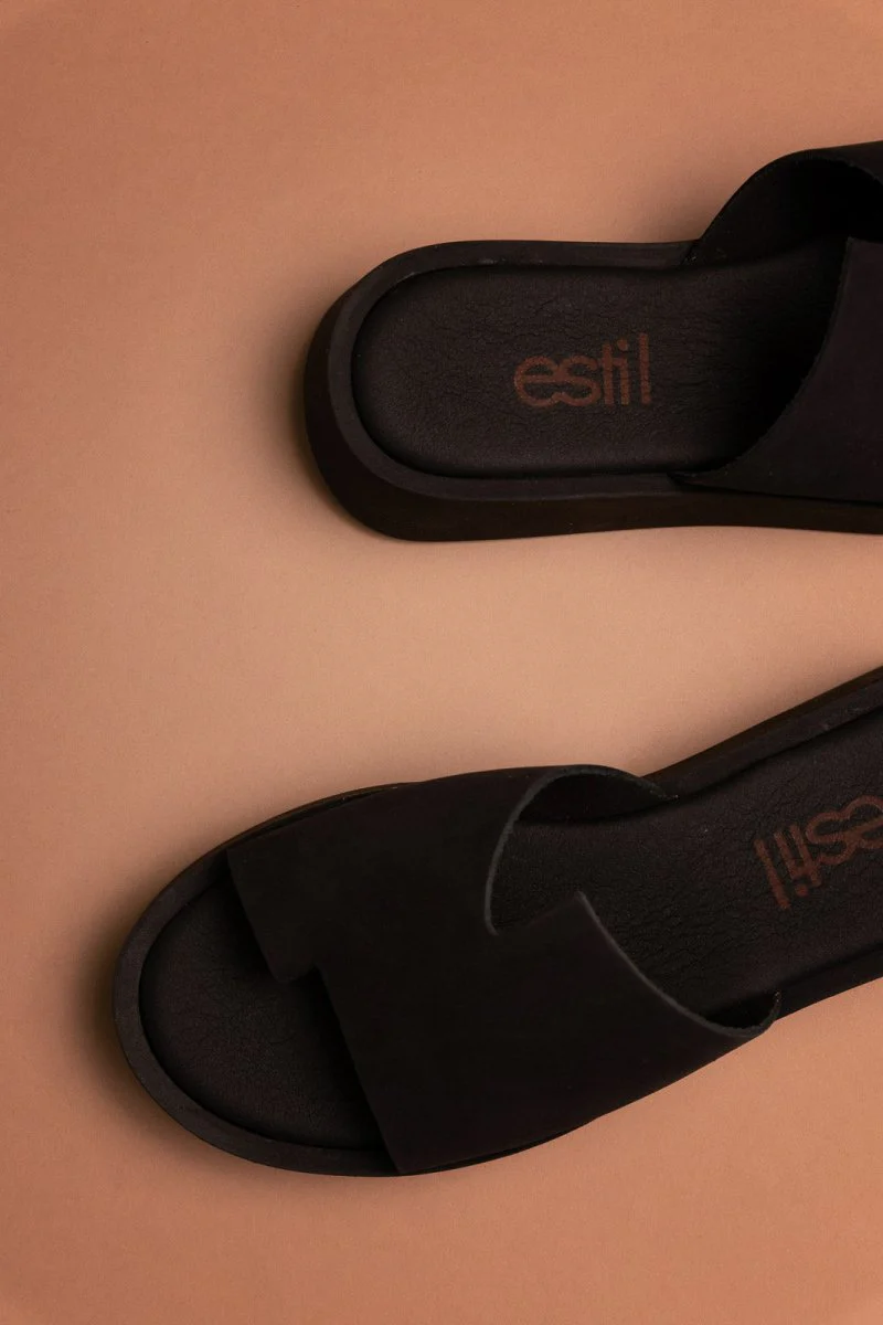 Σανδάλια από δερμάτινο nubuck - Μαύρο
