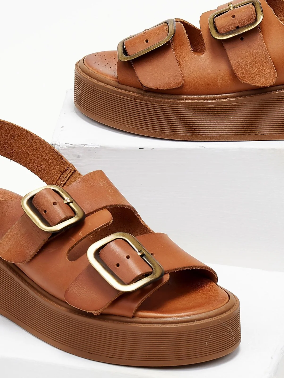 Δερμάτινα σανδάλια με velcro - ταμπά - Image 3