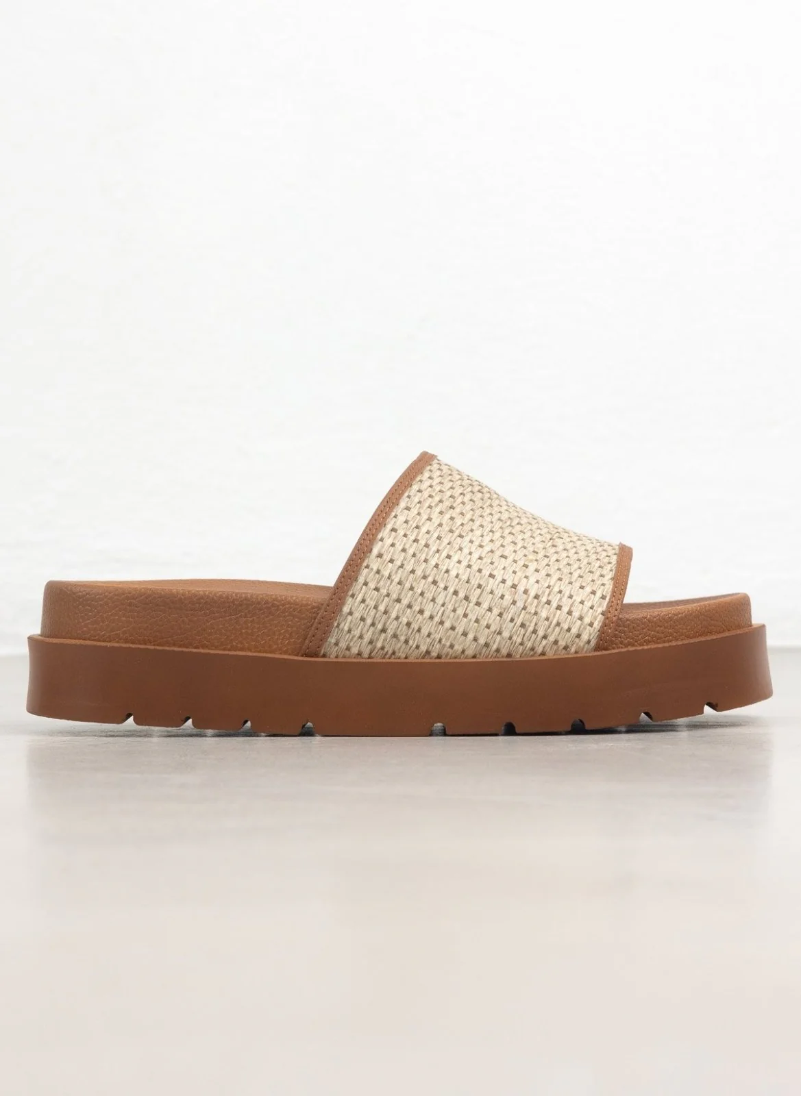 Σανδάλια Flatform με λουρί από ψάθα - ταμπά