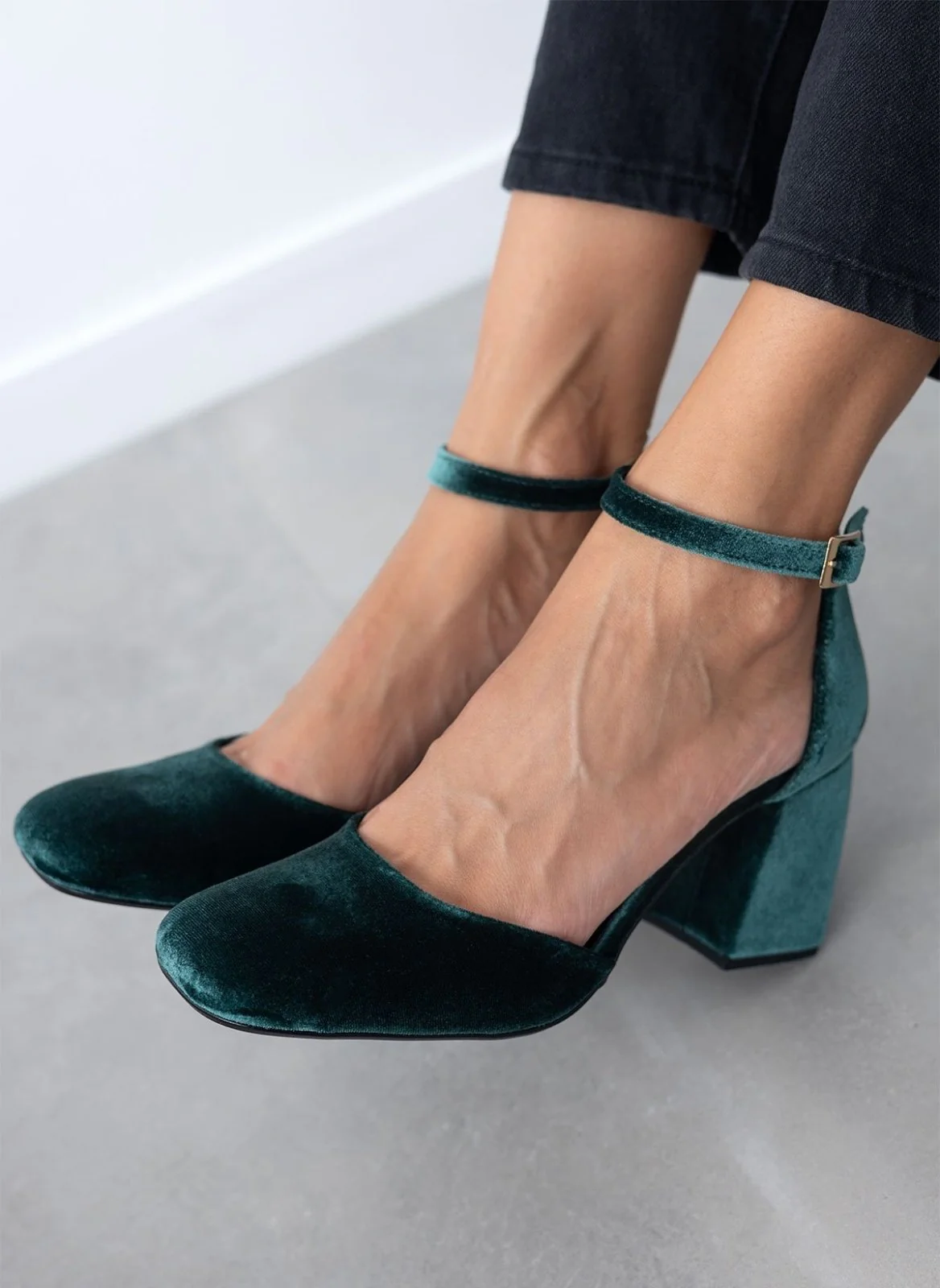 Βελούδινες γόβες με λουράκι στον αστράγαλο - Κυπαρισσί - Image 5