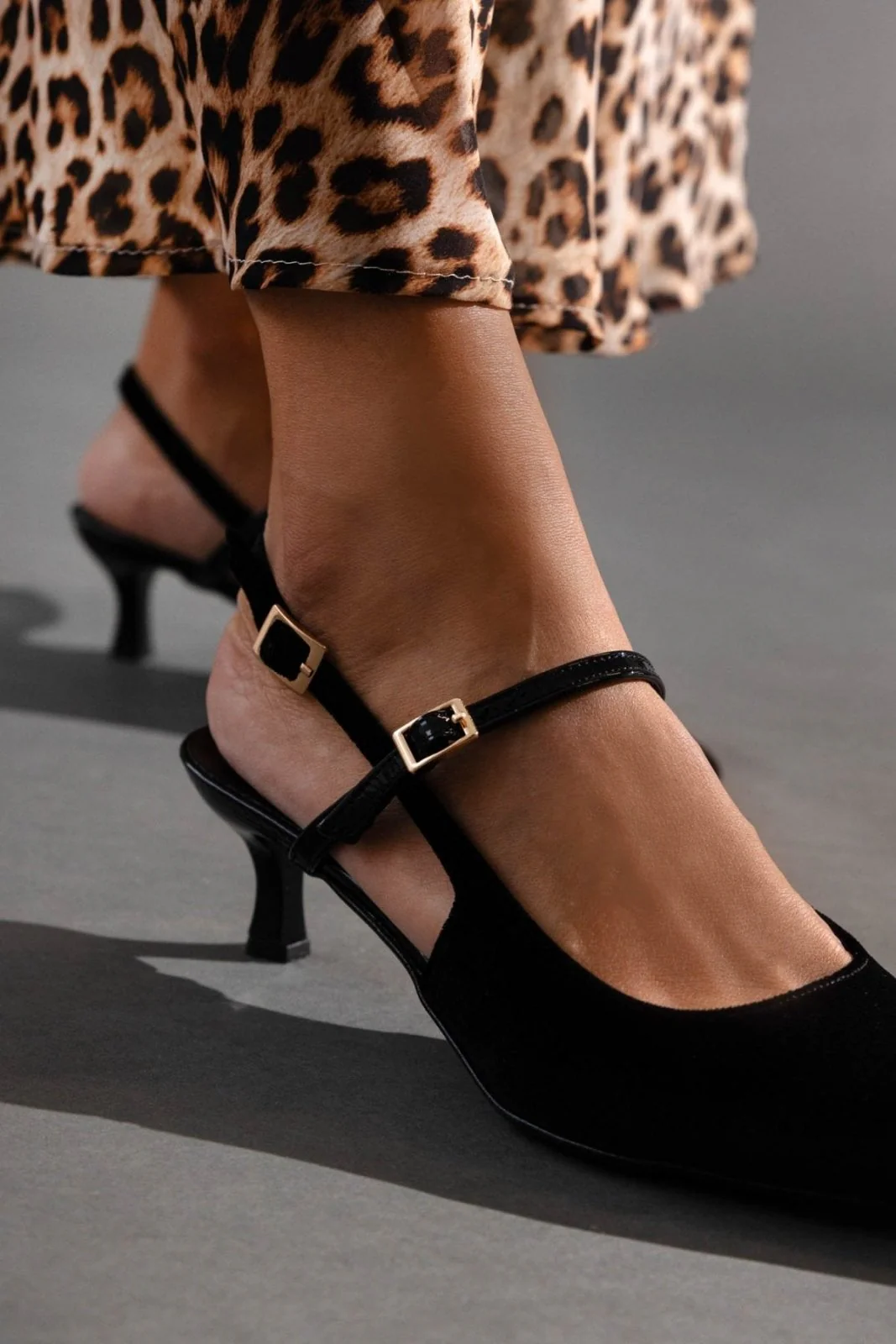 Βελούδινες Μυτερές Γόβες Slingback - Μαύρο - Image 4
