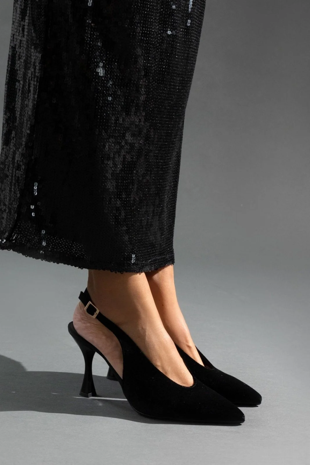 Μυτερές Βελούδινες Γόβες Slingback - Μαύρο - Image 2
