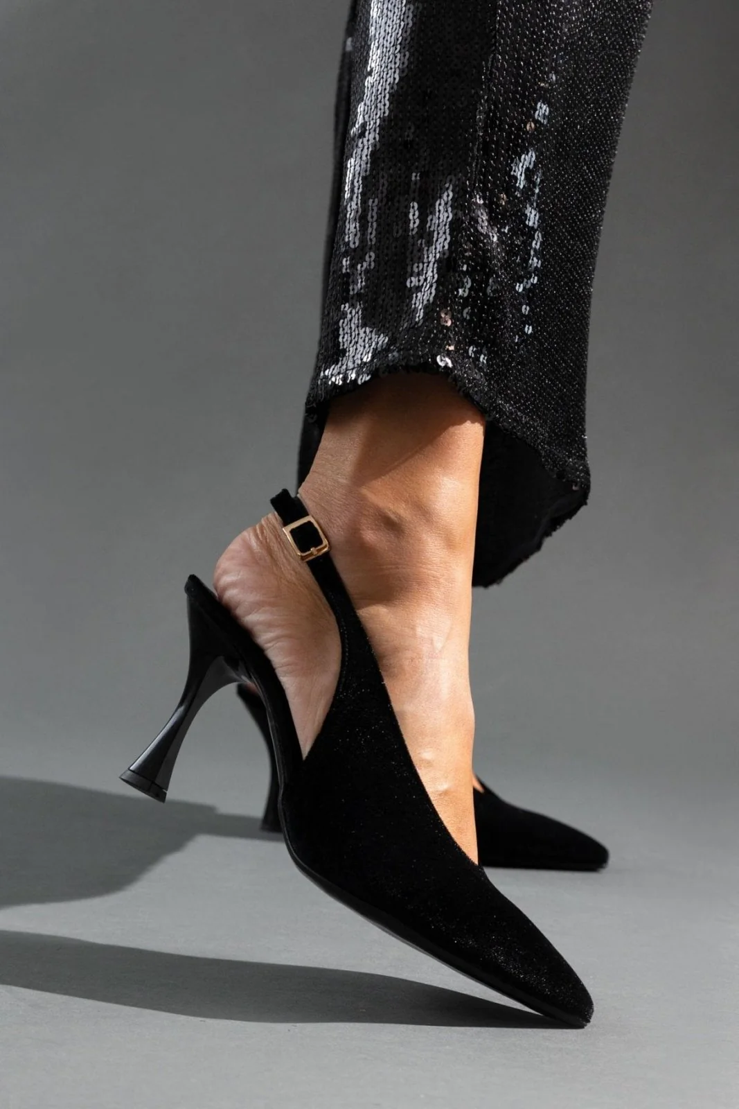 Μυτερές Βελούδινες Γόβες Slingback - Μαύρο - Image 3