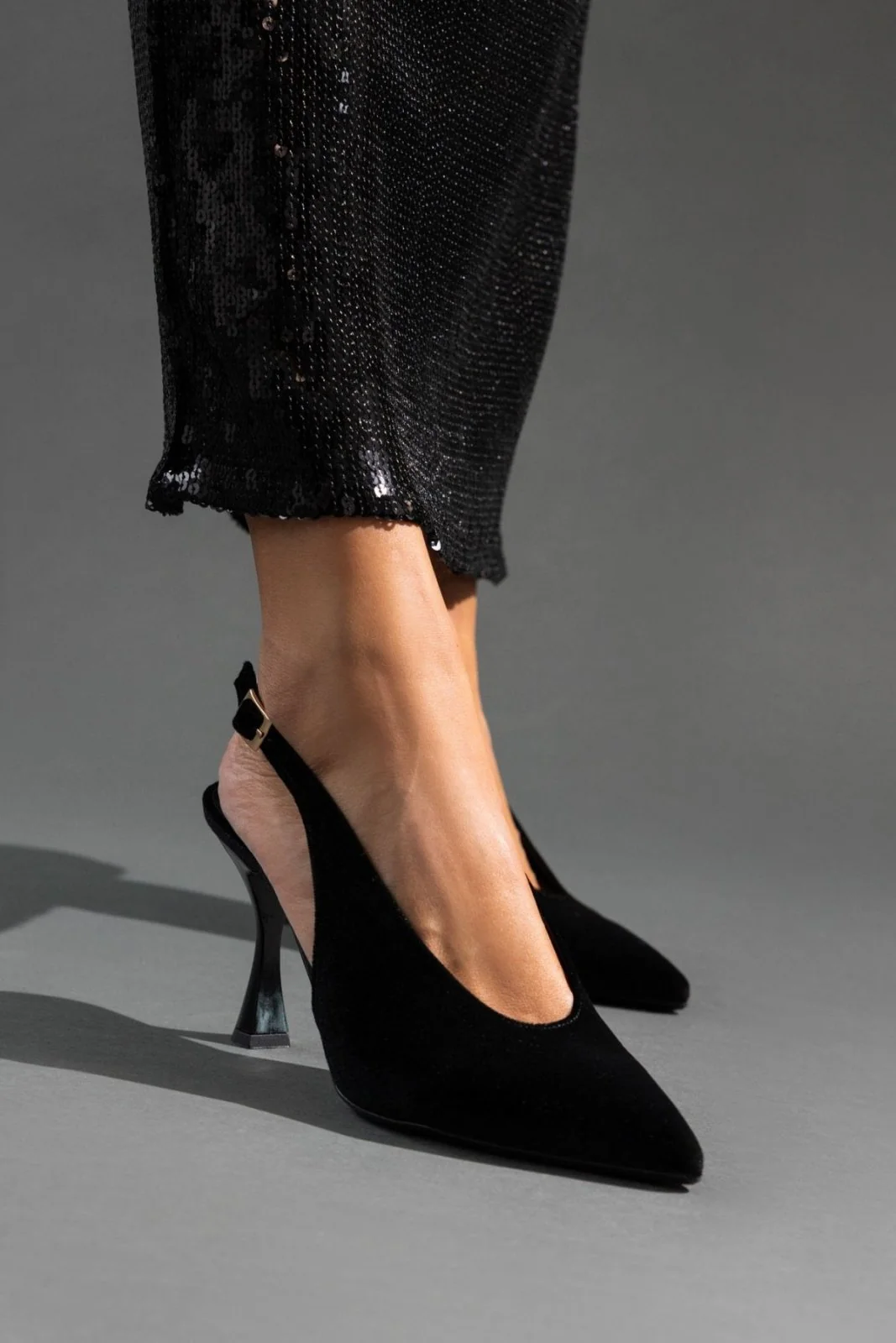 Μυτερές Βελούδινες Γόβες Slingback - Μαύρο - Image 4