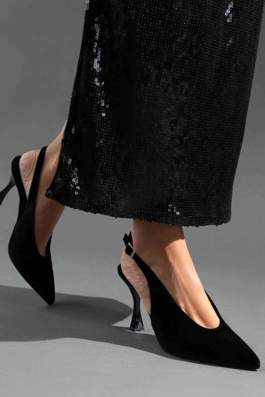 Μυτερές Βελούδινες Γόβες Slingback - Μαύρο - Image 5
