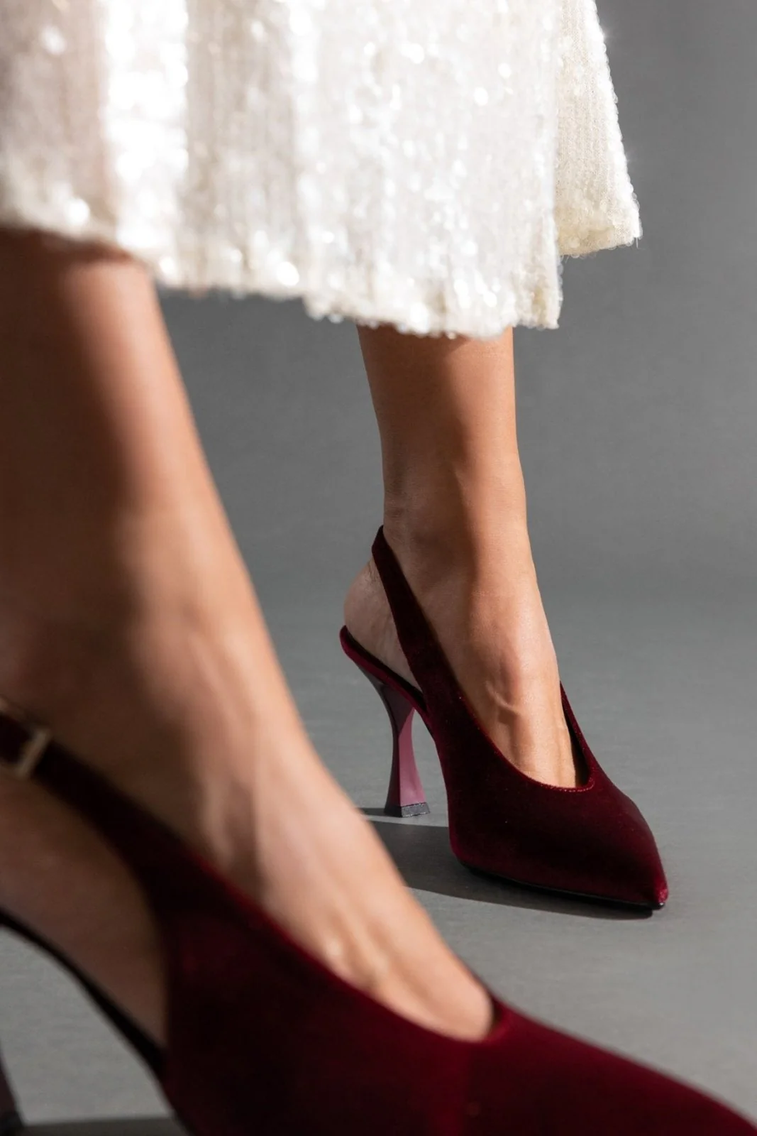 Μυτερές Βελούδινες Γόβες Slingback - Μπορντώ - Image 4