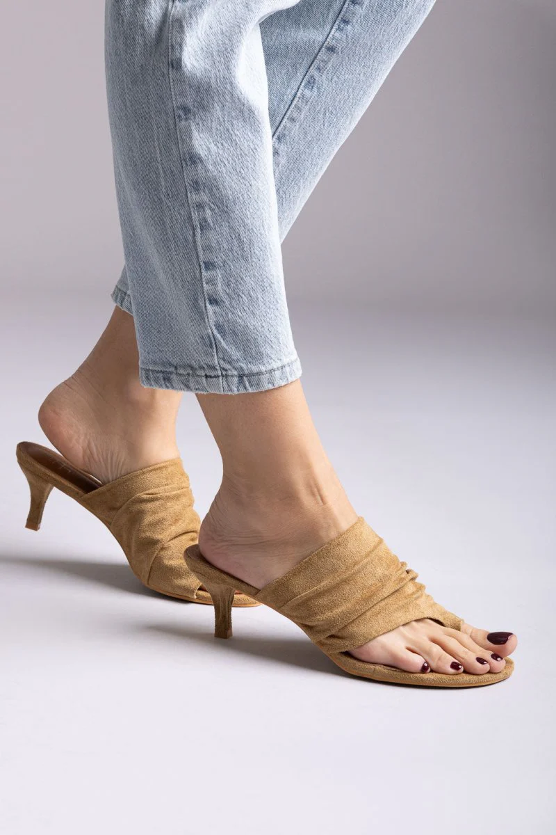Kitten Heel Mules - Τάουπε Σουέντ