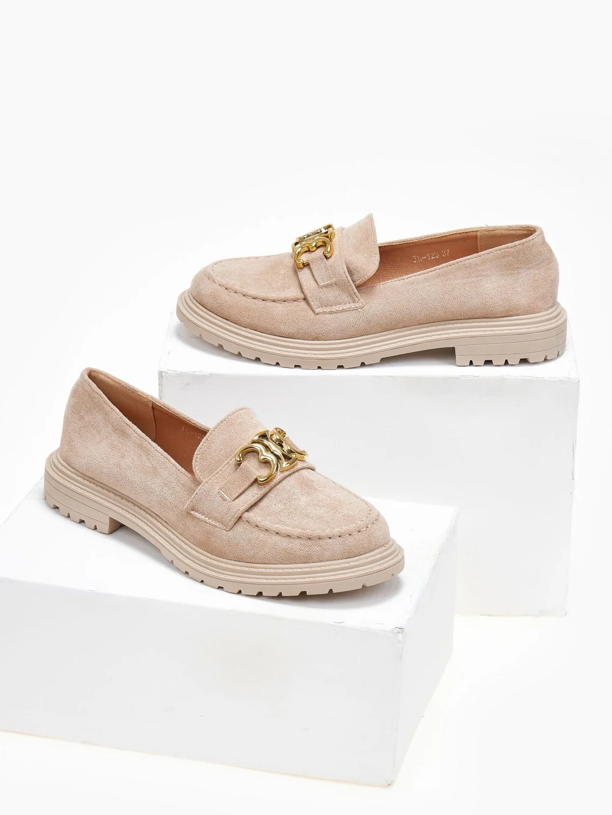 Σουέντ loafers με μεταλλική λεπτομέρεια - Τάουπε - Image 3