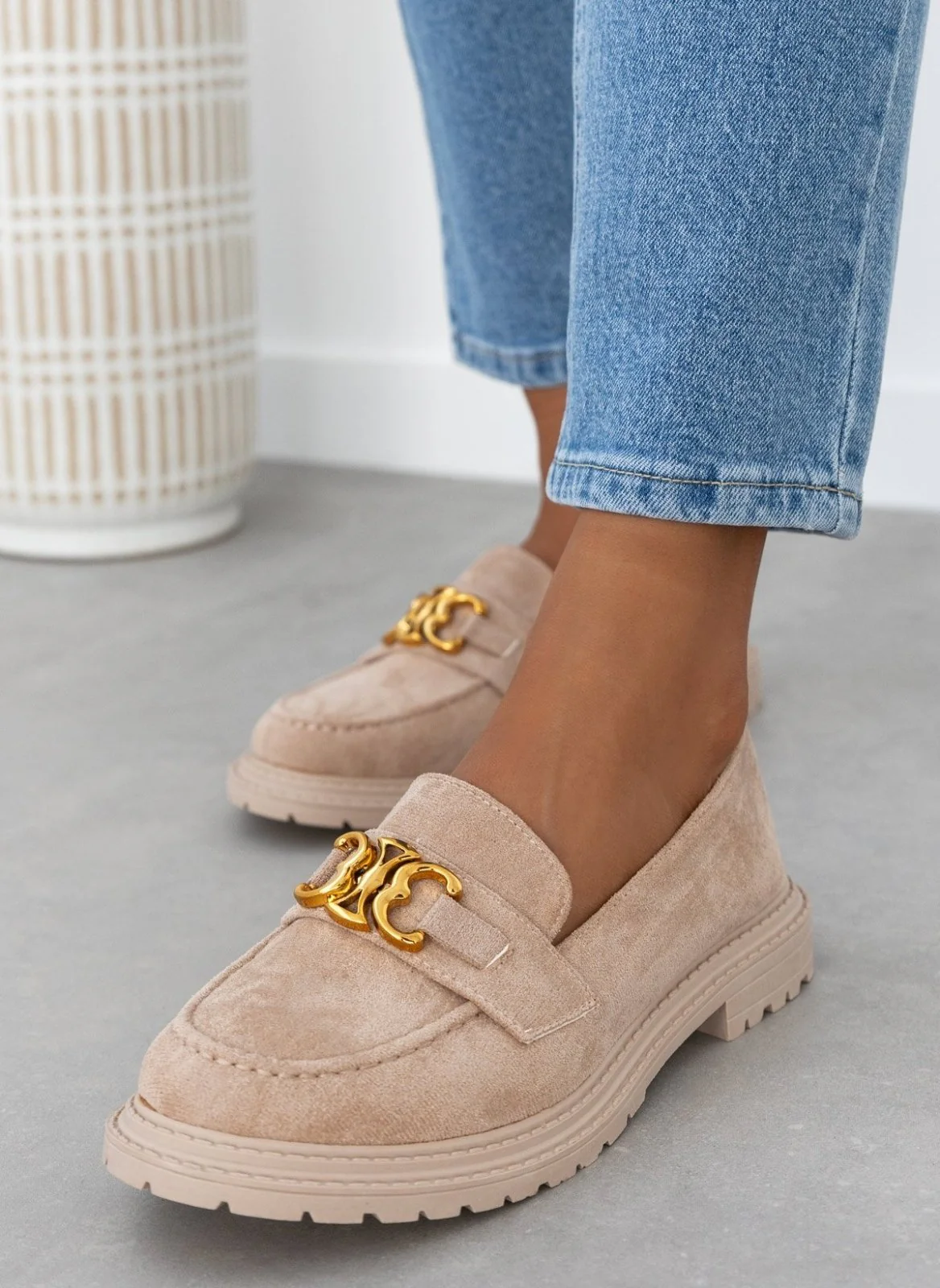 Σουέντ loafers με μεταλλική λεπτομέρεια - Τάουπε - Image 8