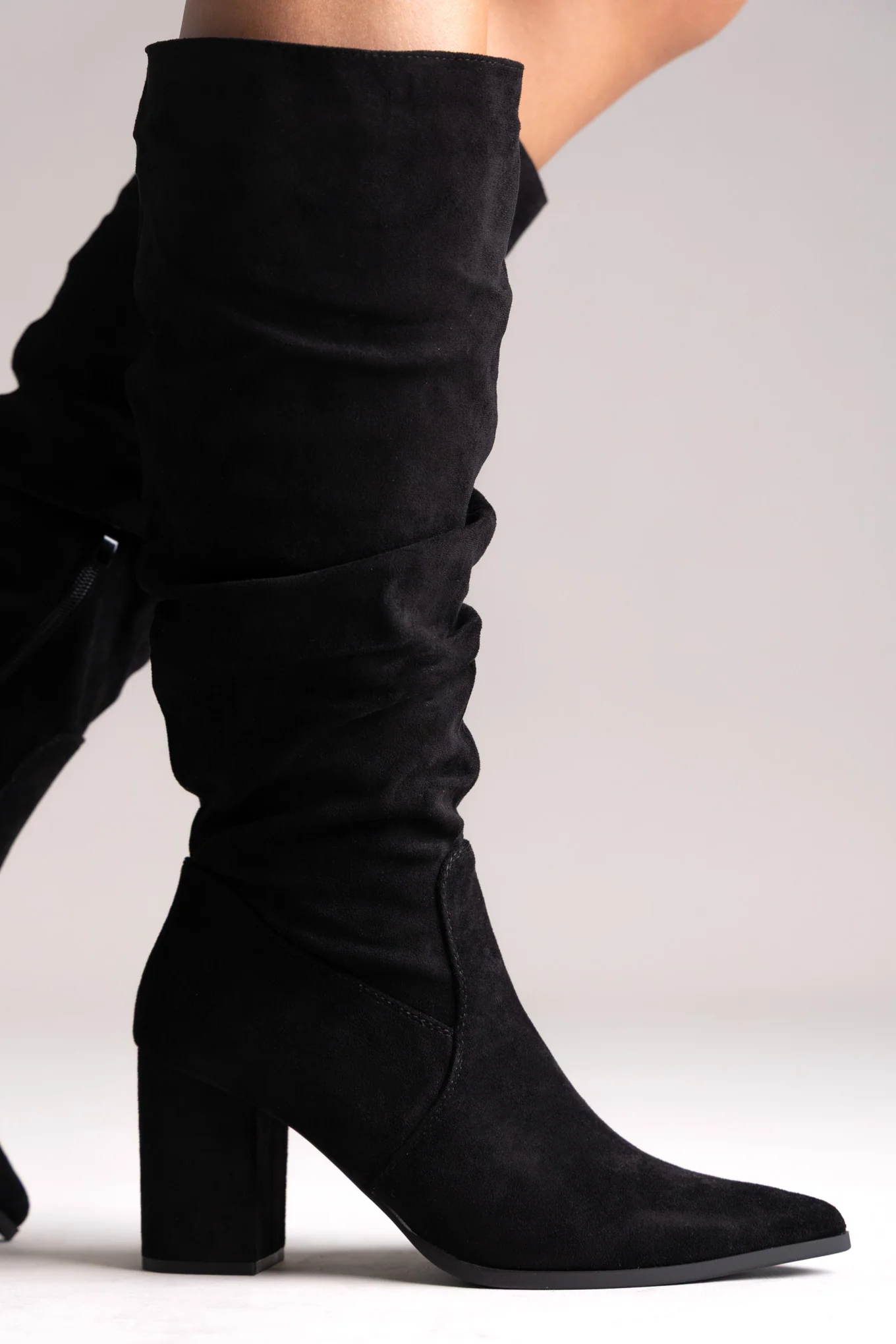 Μπότες μυτερές - Black Suede - Image 2