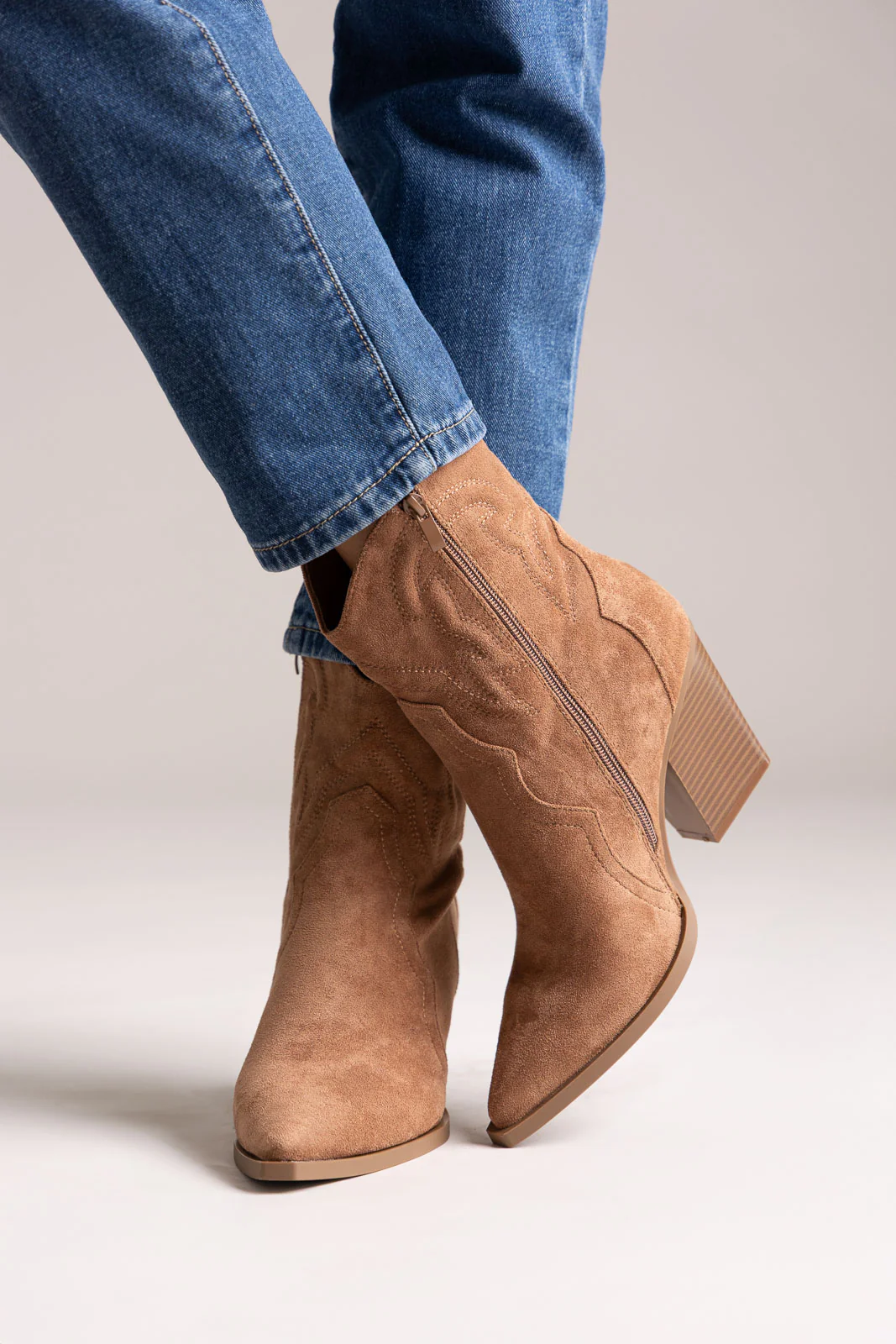 Μυτερά Cowboy Μποτάκια - Camel Suede - Image 6