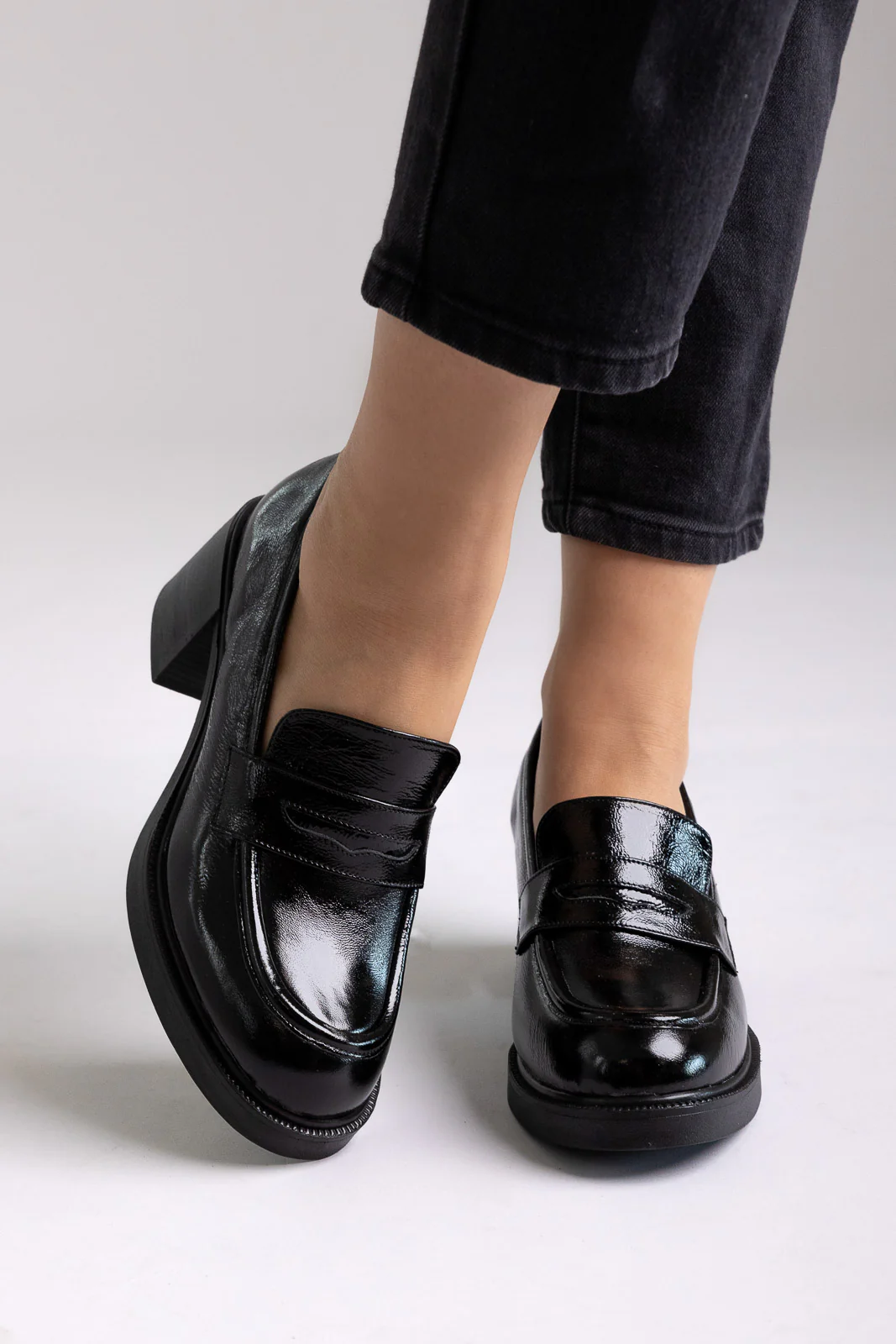 Δερμάτινα loafers με τακούνι - Μαύρο Λουστρίνι - Image 2