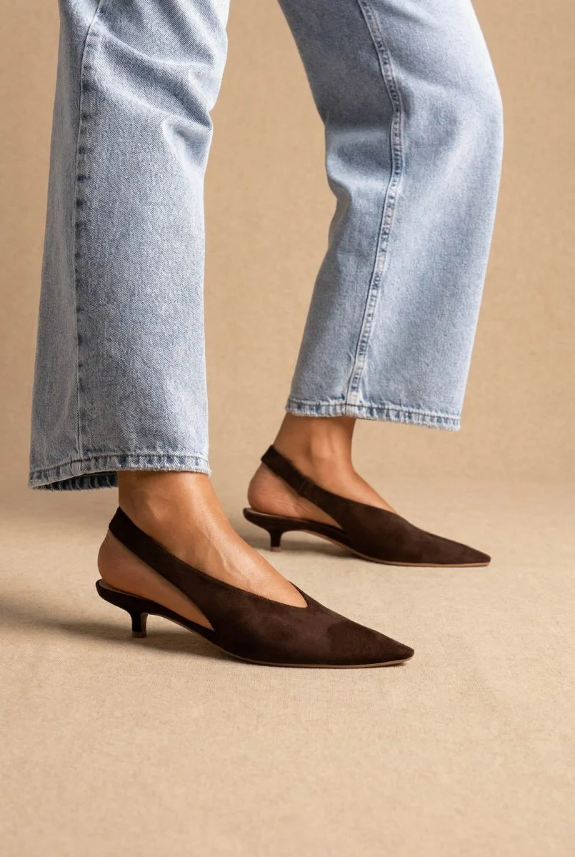 Μυτερές γόβες Slingback με χαμηλό τακούνι - Καφέ Σουέντ