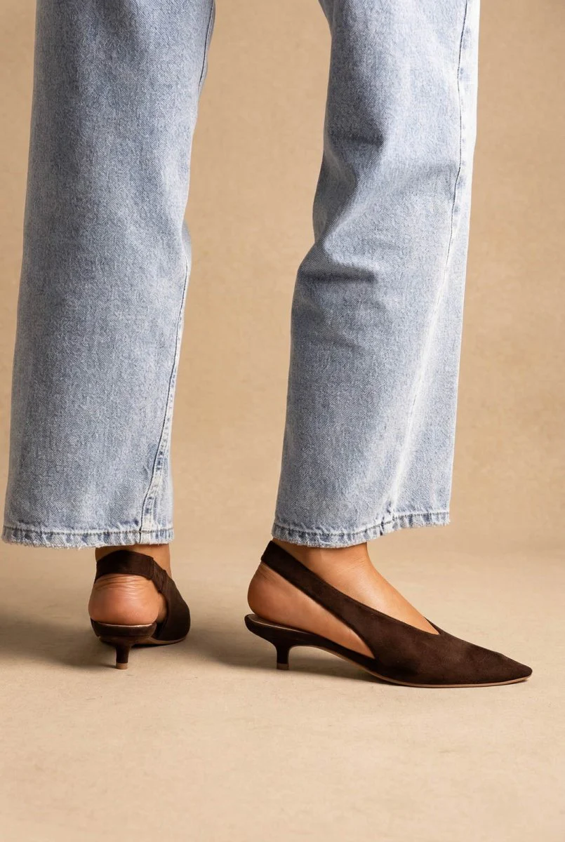 Μυτερές γόβες Slingback με χαμηλό τακούνι - Καφέ Σουέντ - Image 3