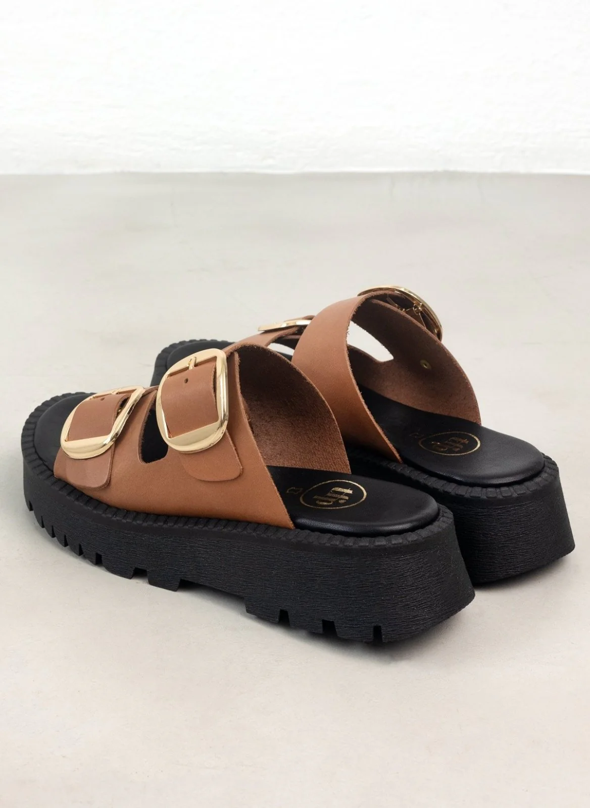 Δερμάτινα σανδάλια flatform με διπλά λουριά - μόκα - Image 4