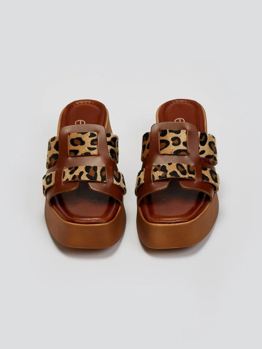 Δερμάτινο σανδάλια με συνθετικό Ponyskin Flatform - Ταμπά - Image 3