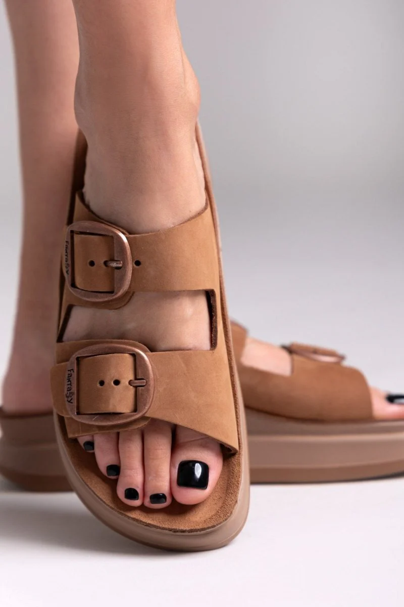 Δερμάτινα σανδάλια flatform - Κάμελ - Image 8