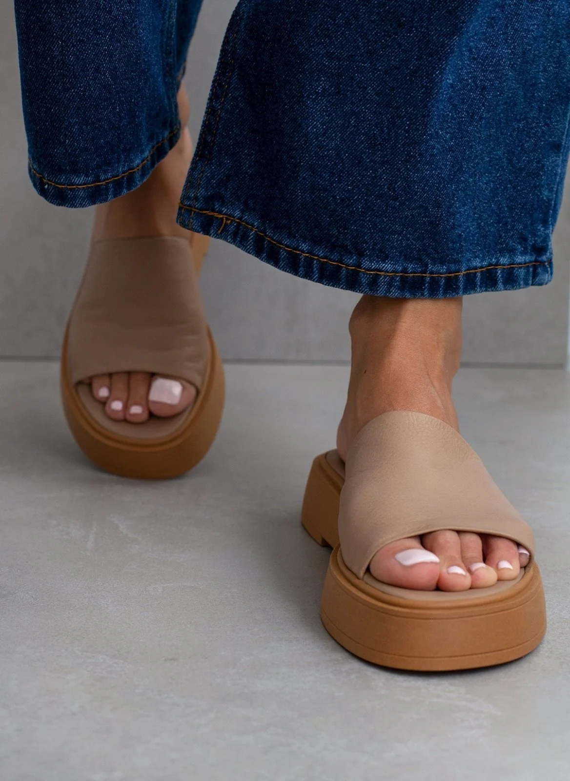 Δερμάτινα σανδάλια flatform με φαρδιά φάσα - Μπεζ - Image 3