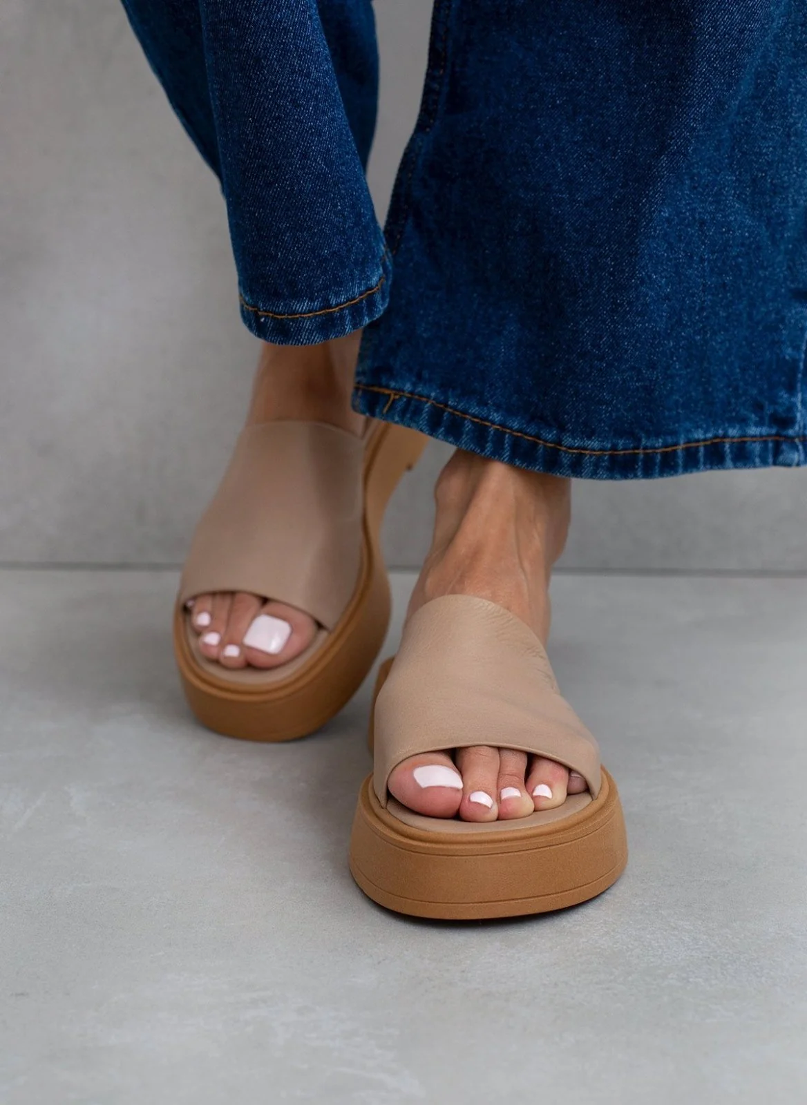Δερμάτινα σανδάλια flatform με φαρδιά φάσα - Μπεζ - Image 5