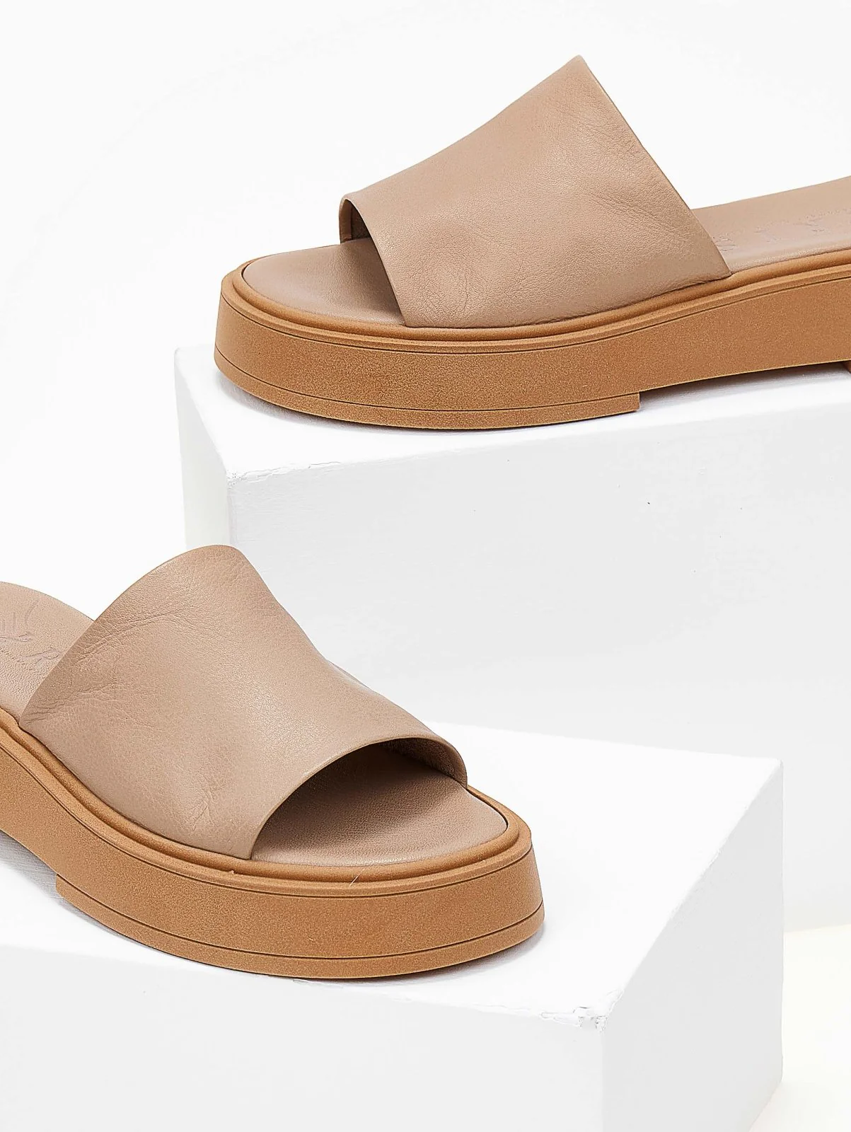 Δερμάτινα σανδάλια flatform με φαρδιά φάσα - Μπεζ - Image 7