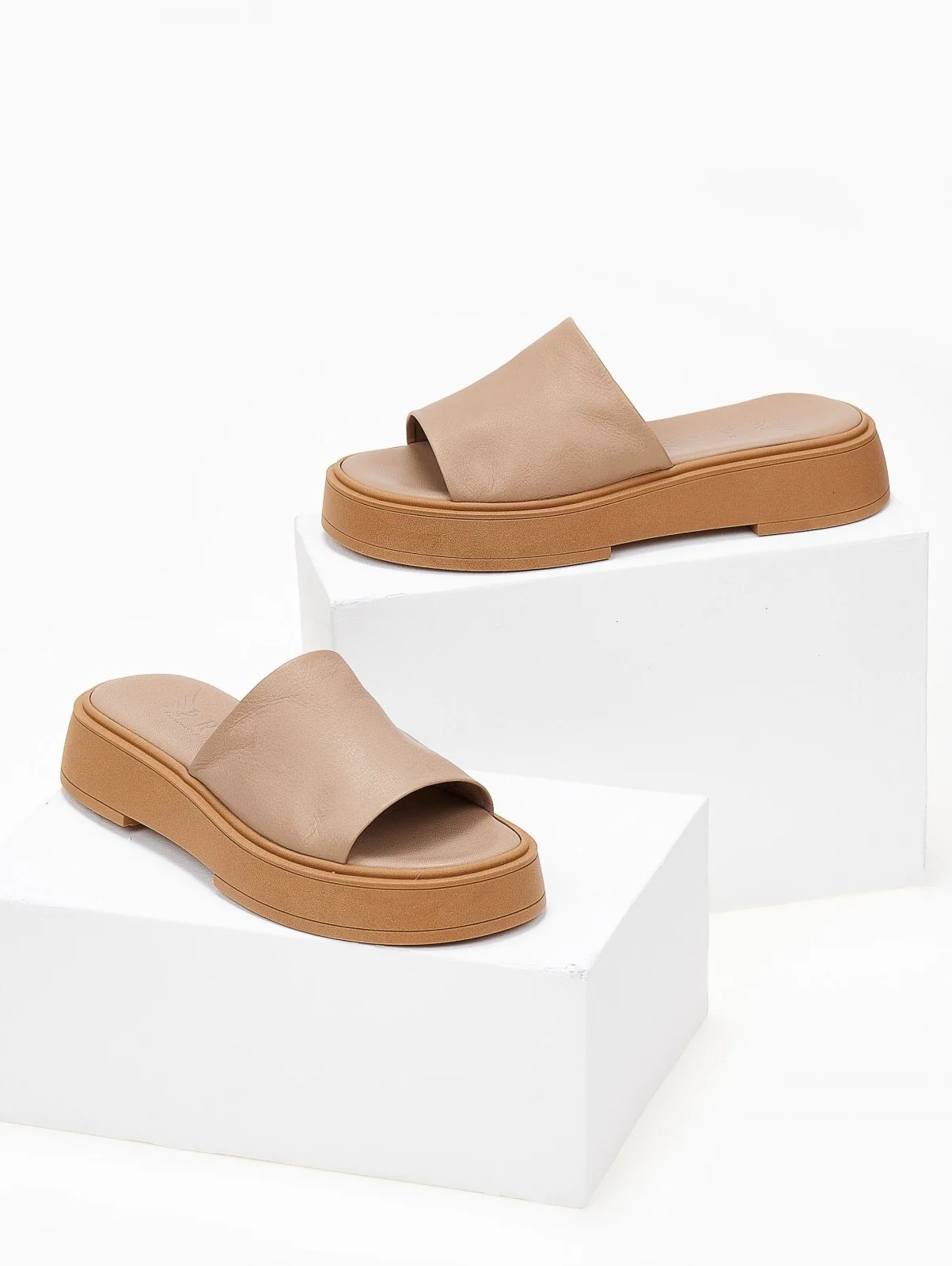 Δερμάτινα σανδάλια flatform με φαρδιά φάσα - Μπεζ - Image 9