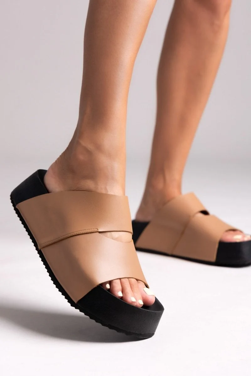 Σανδάλια Flatform με άνοιγμα - Τάουπε - Image 8