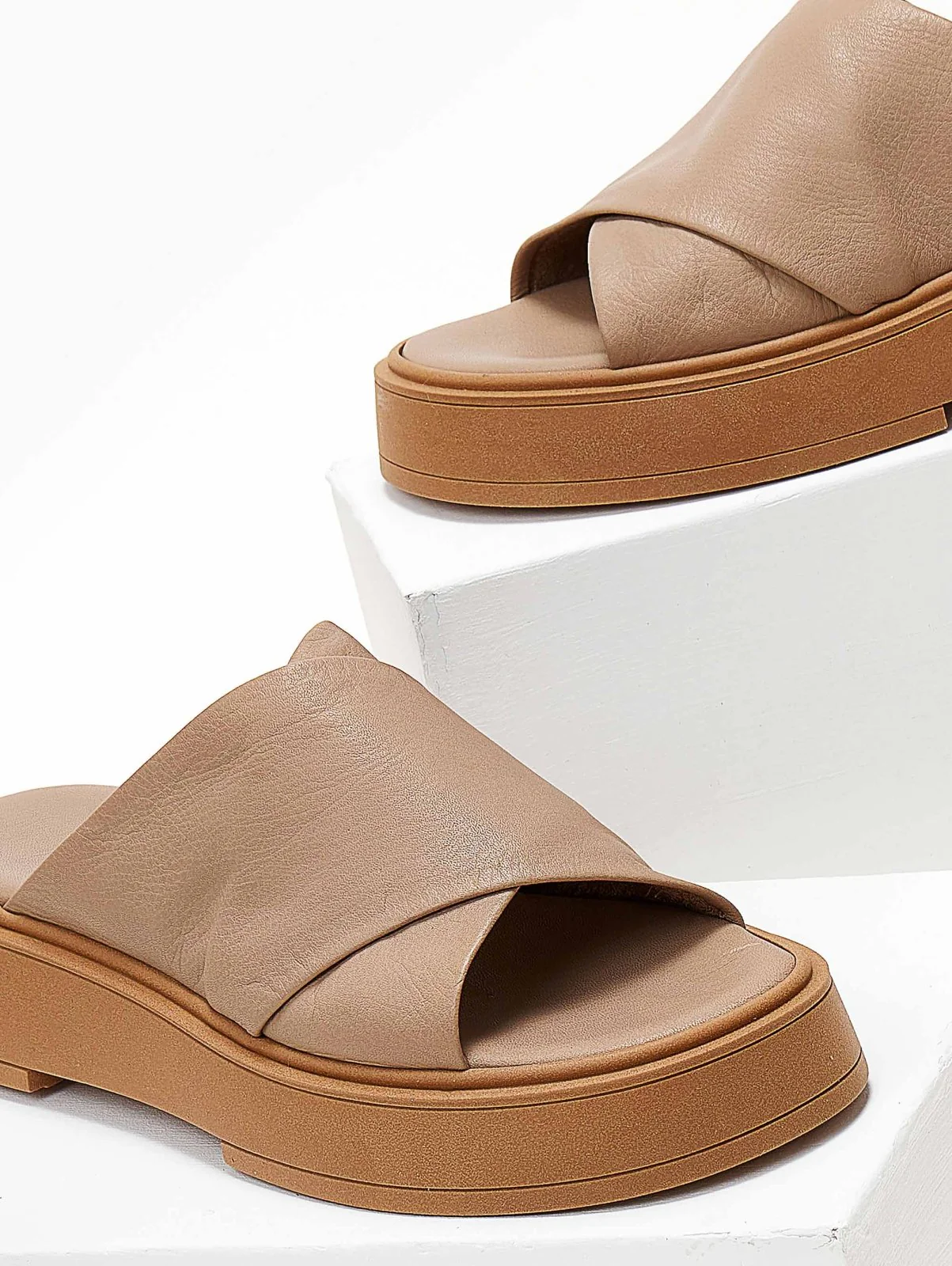 Δερμάτινα σανδάλια flatform χιαστί - Μπεζ - Image 2