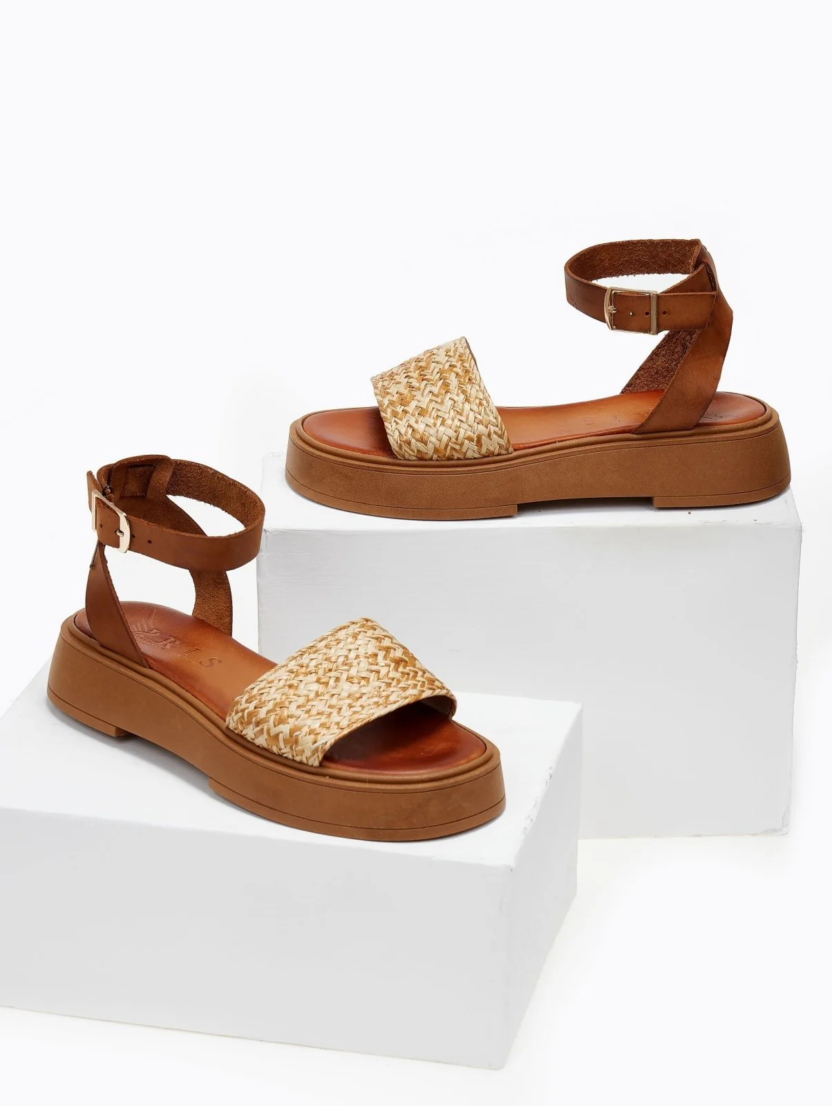 Δερμάτινα flatform σανδάλια - Φυσικό - Image 2