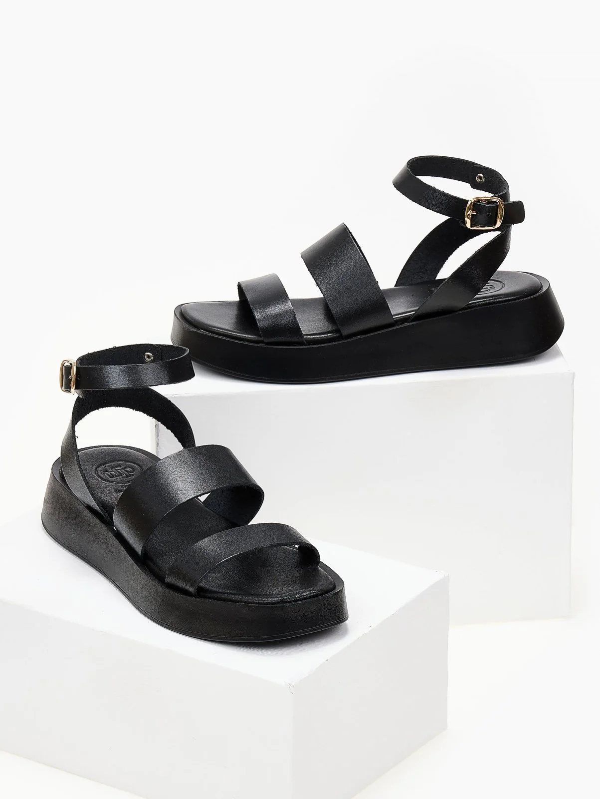 Δερμάτινα σανδάλια flatforms με δύο φάσες - Μαύρο - Image 5