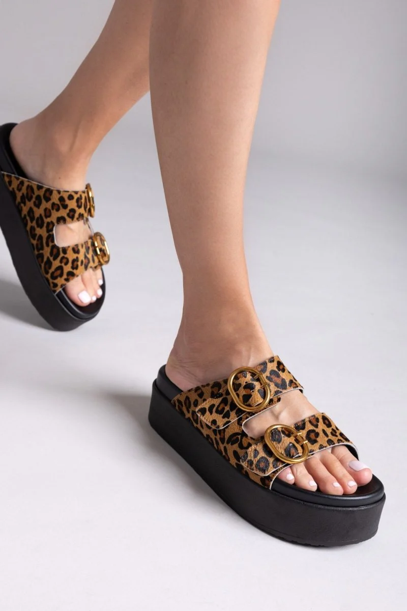 Δερμάτινα σανδάλια flatform με στάμπα - λεοπάρ - Image 8
