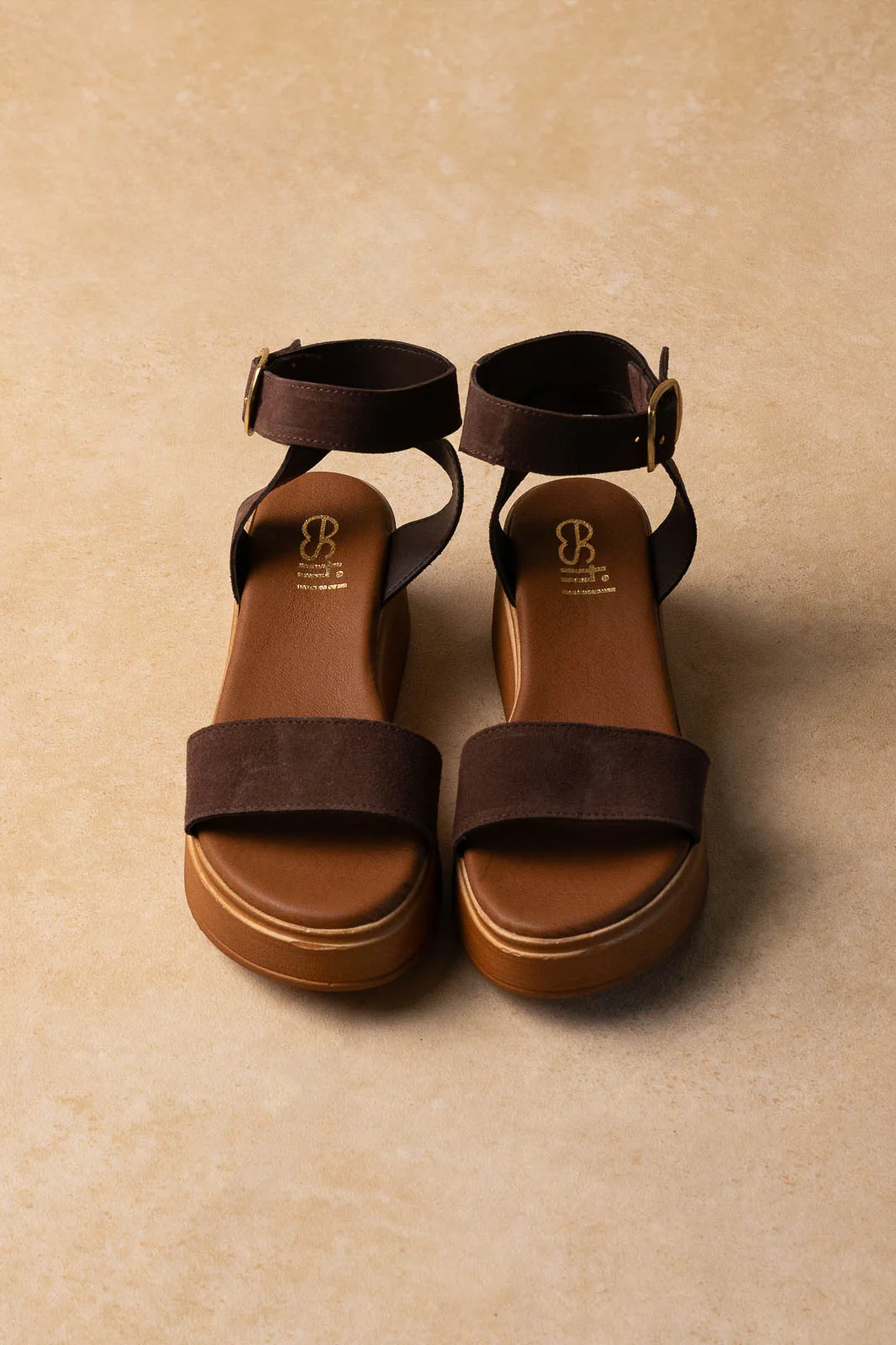 Suede flatforms με μπαρέτα - Καφέ