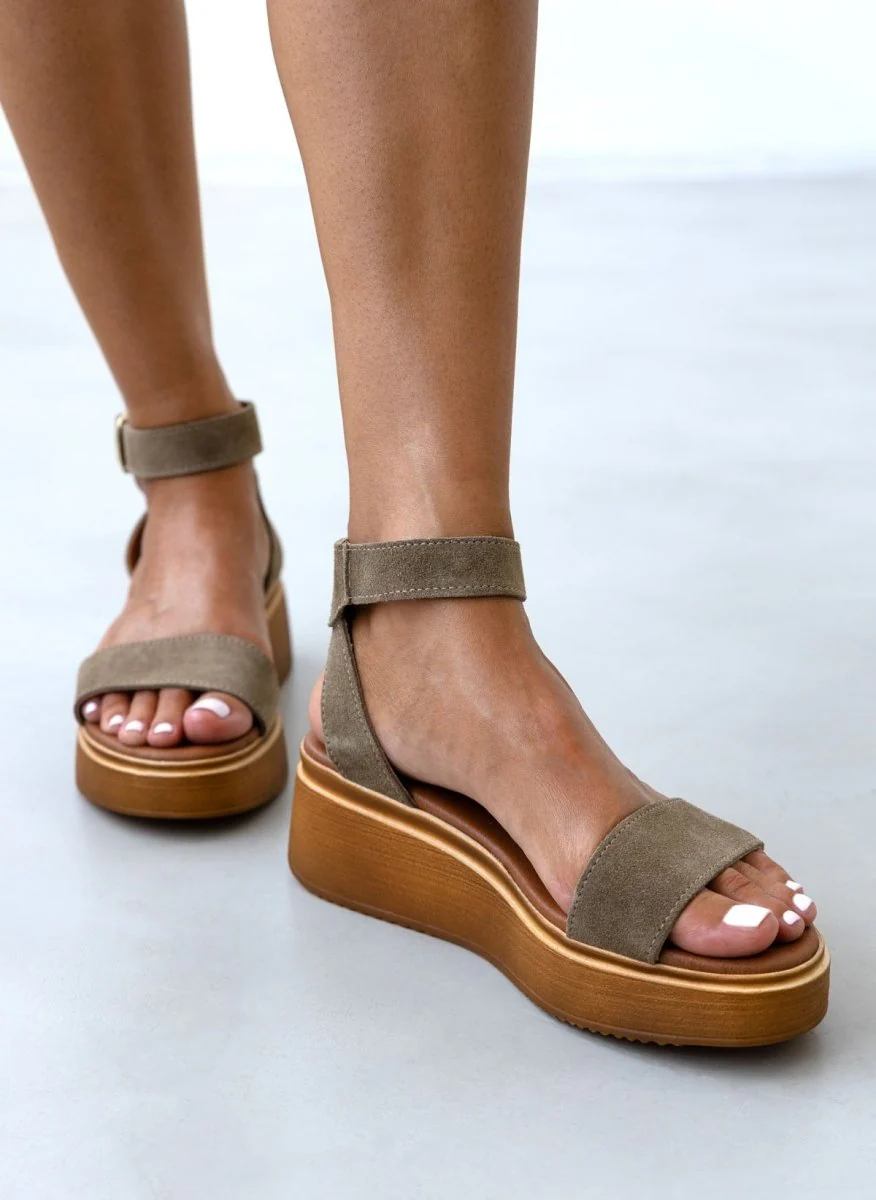 Suede flatforms με μπαρέτα - Λαδί - Image 6