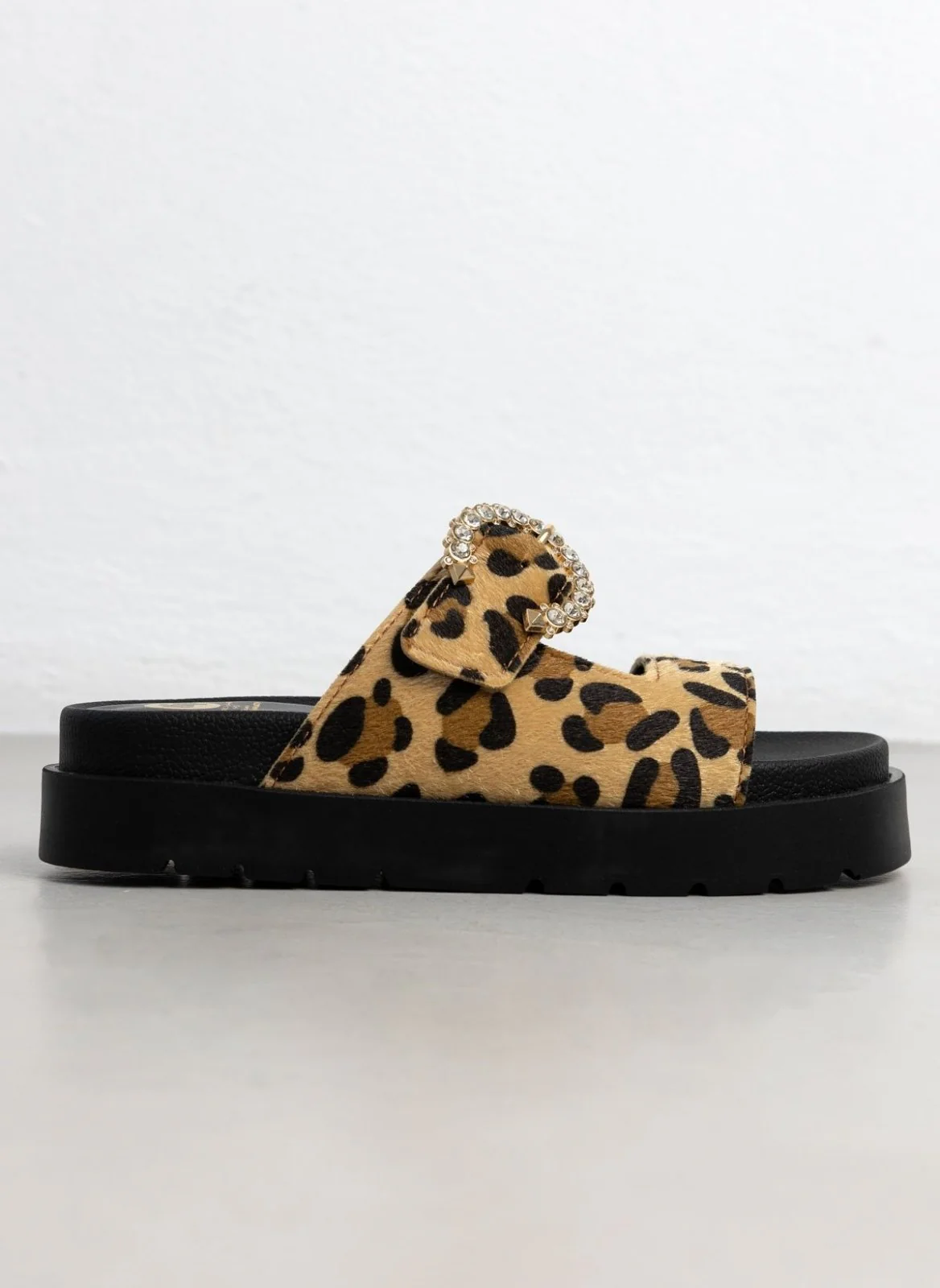 Σανδάλια flatforms με print και τοκά με στρας - λεοπάρ - Image 2
