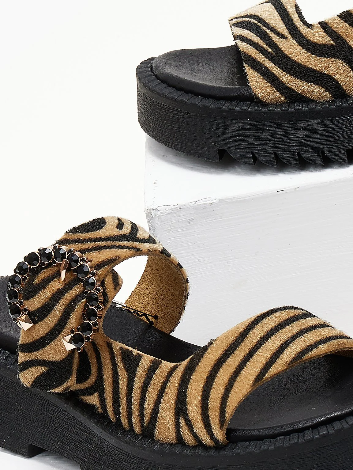 Σανδάλια flatform με συνθετικό ponyskin - Μαύρο/Μπεζ - Image 7