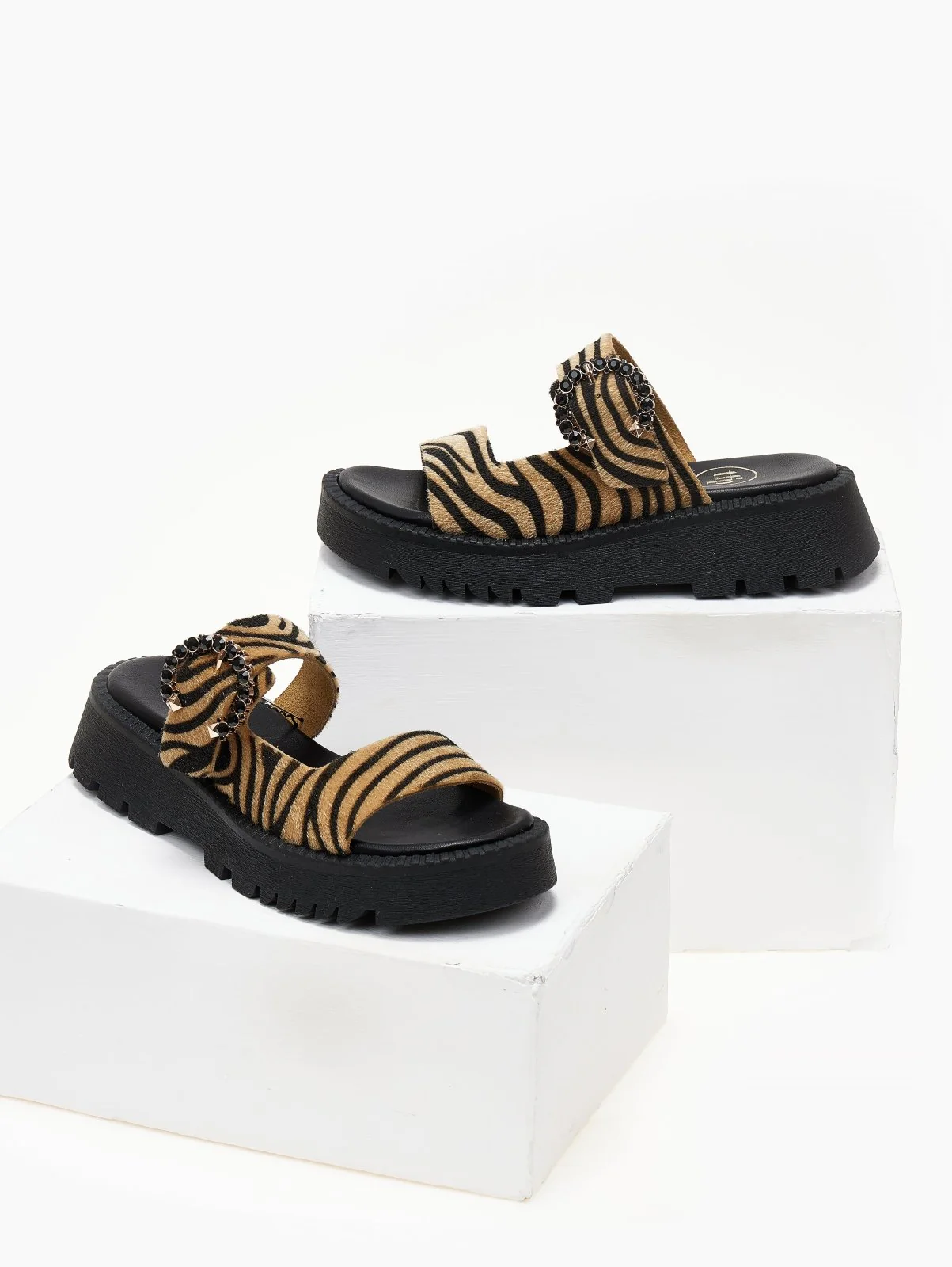 Σανδάλια flatform με συνθετικό ponyskin - Μαύρο/Μπεζ - Image 8