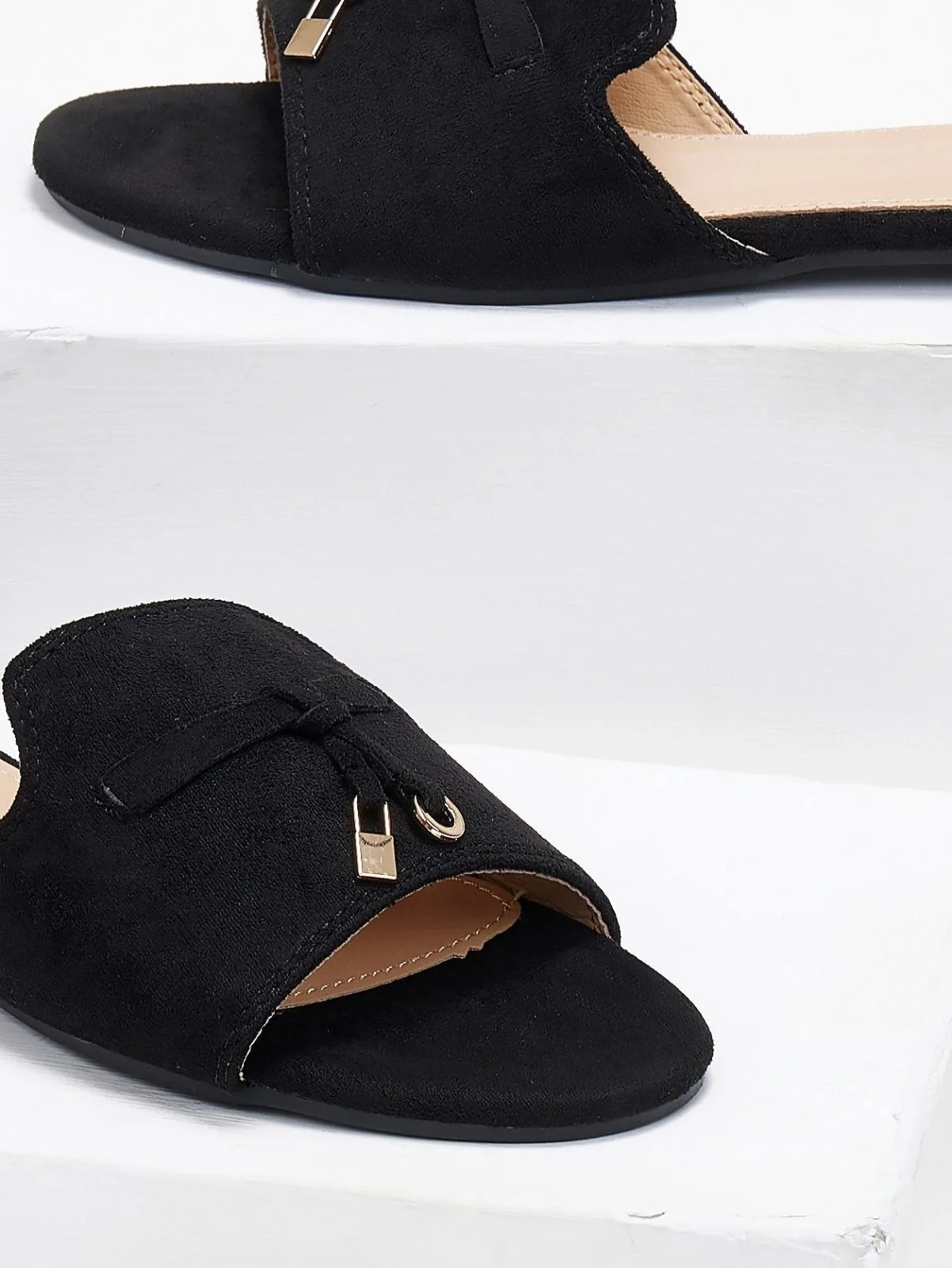 Σανδάλια suede με μεταλλικά charms ERYNN - Μαύρο - Image 3
