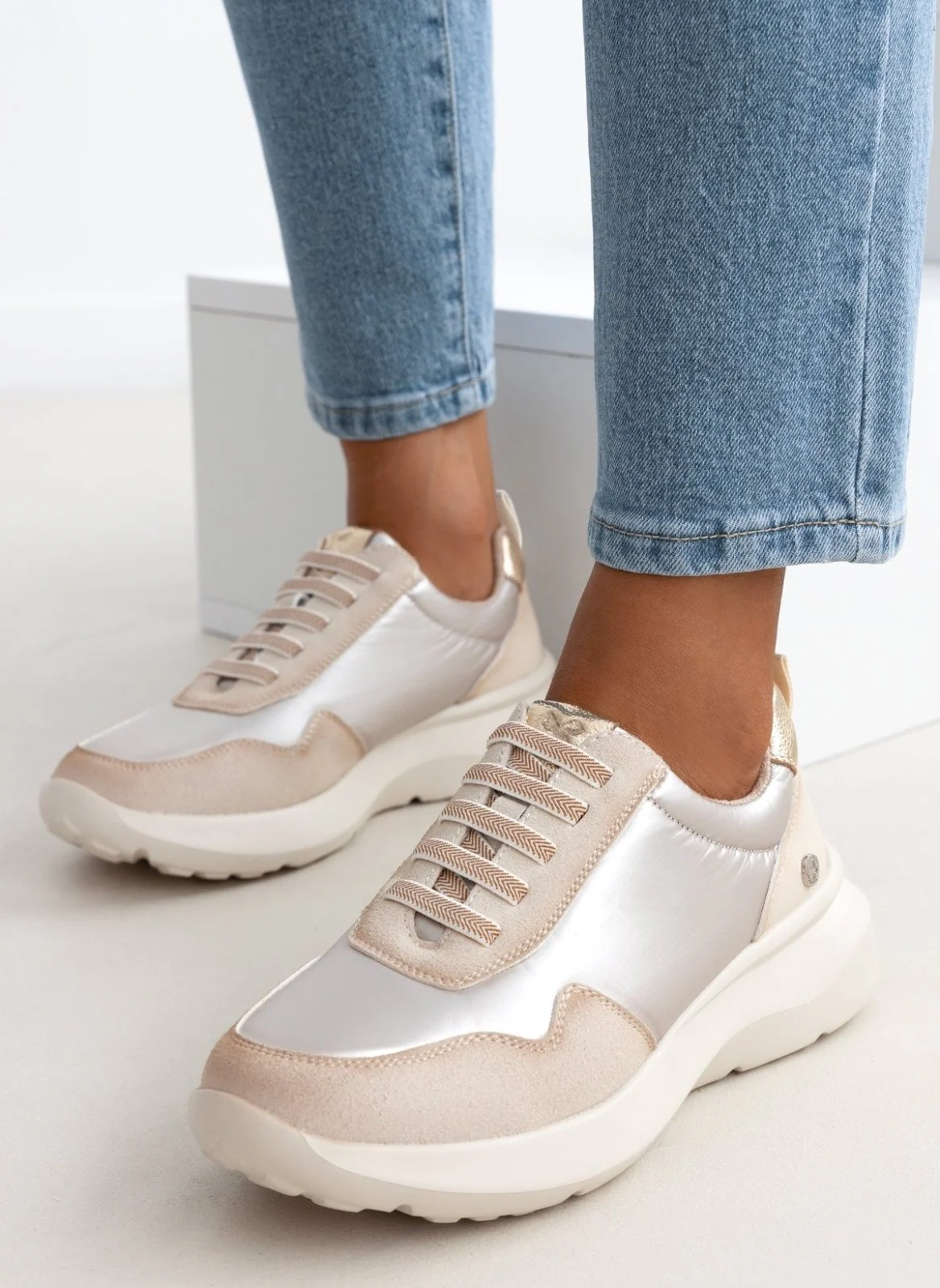 Sneakers με γυαλιστερό ύφασμα - Μπεζ - Image 6