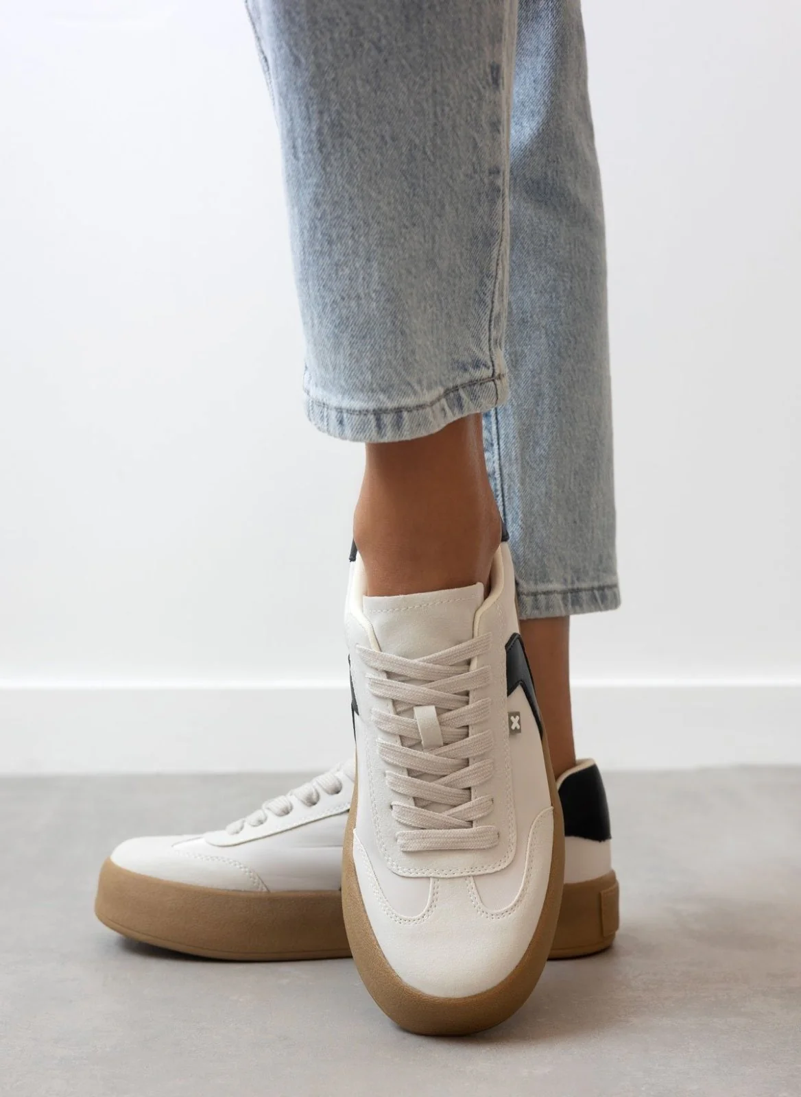 Sneakers flatform με διχρωμία - Πάγου - Image 5